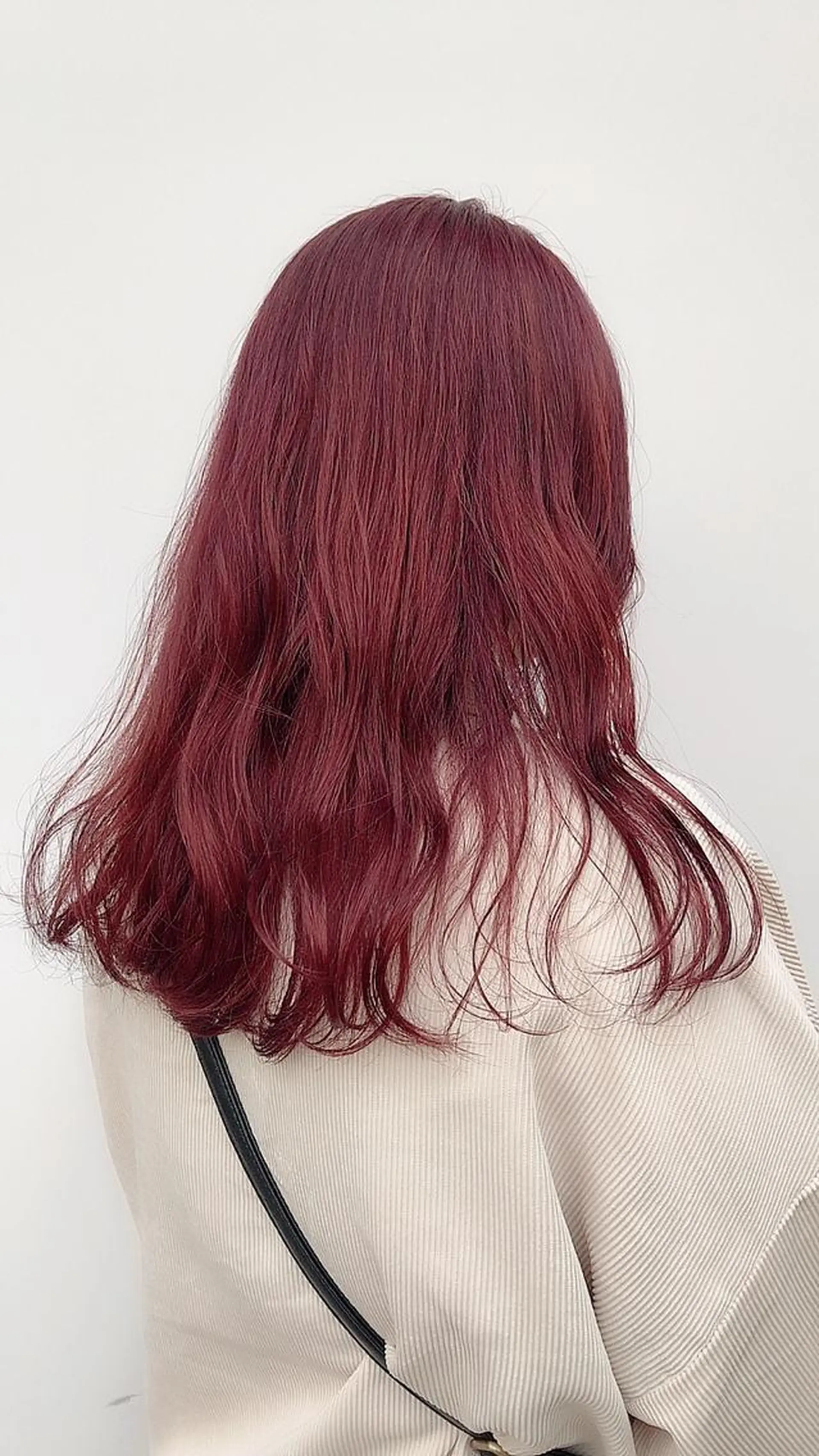 ミディアム カラー 古屋 花織のヘアスタイル