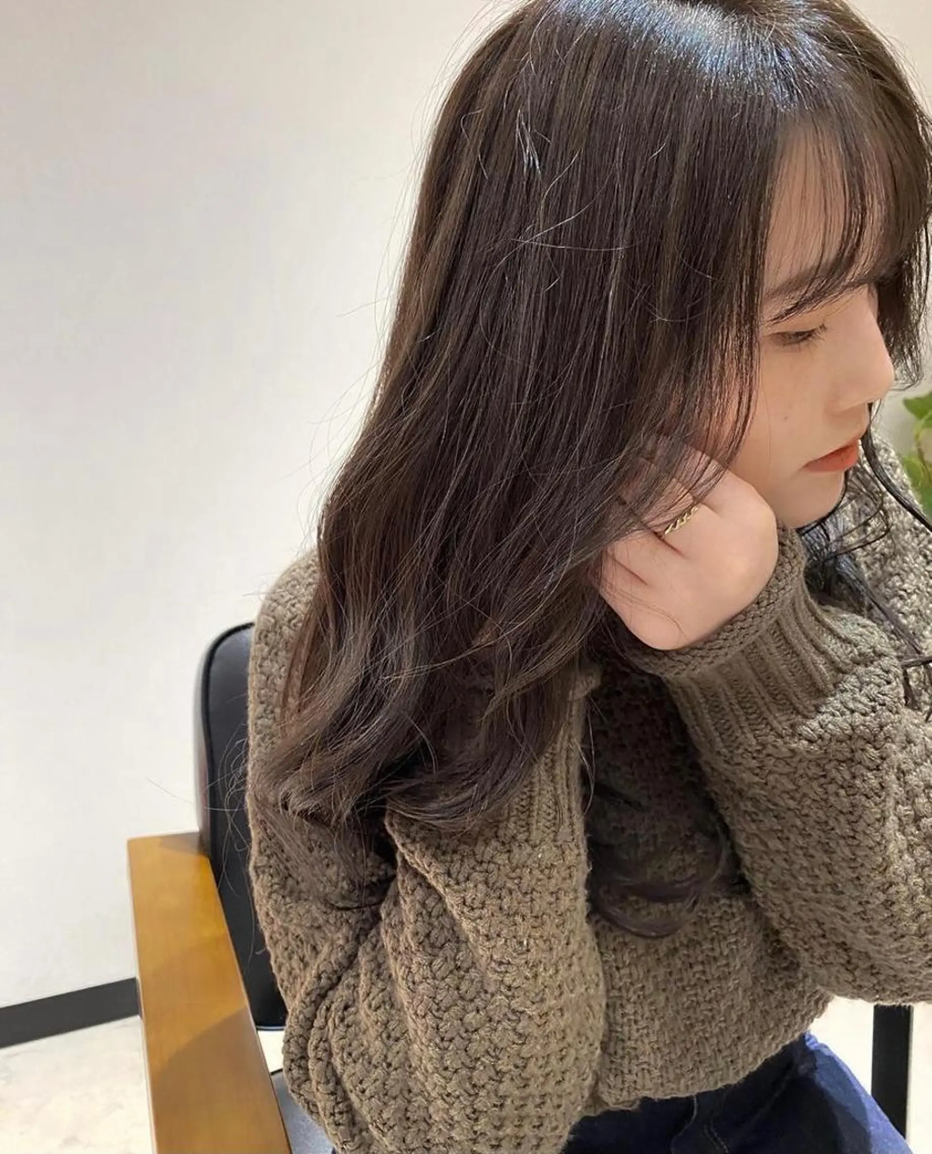 ロング カラー グレージュ 藤井 貴美子のヘアスタイル