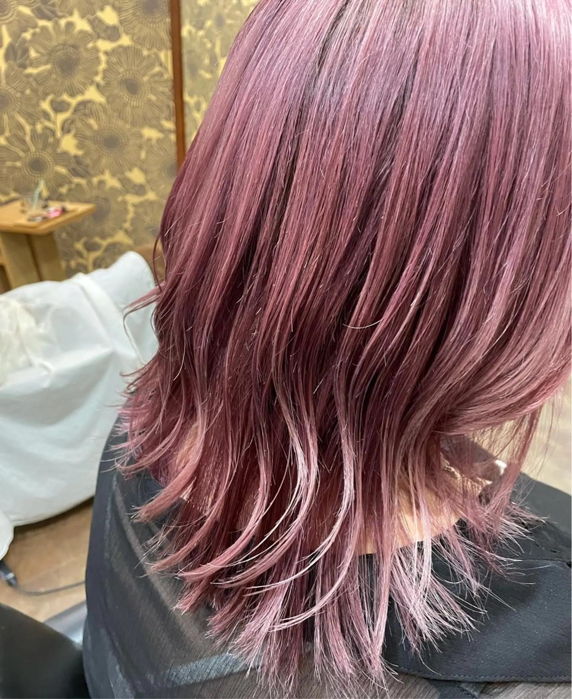 ミディアム カラー ヘアアレンジ ピンクカラー ホワイトピンク レイヤーカット ウルフカット ウルフレイヤー カット ヘアカラー トリートメント 北九州美容室 🕊️わかな✂︎のヘアスタイル