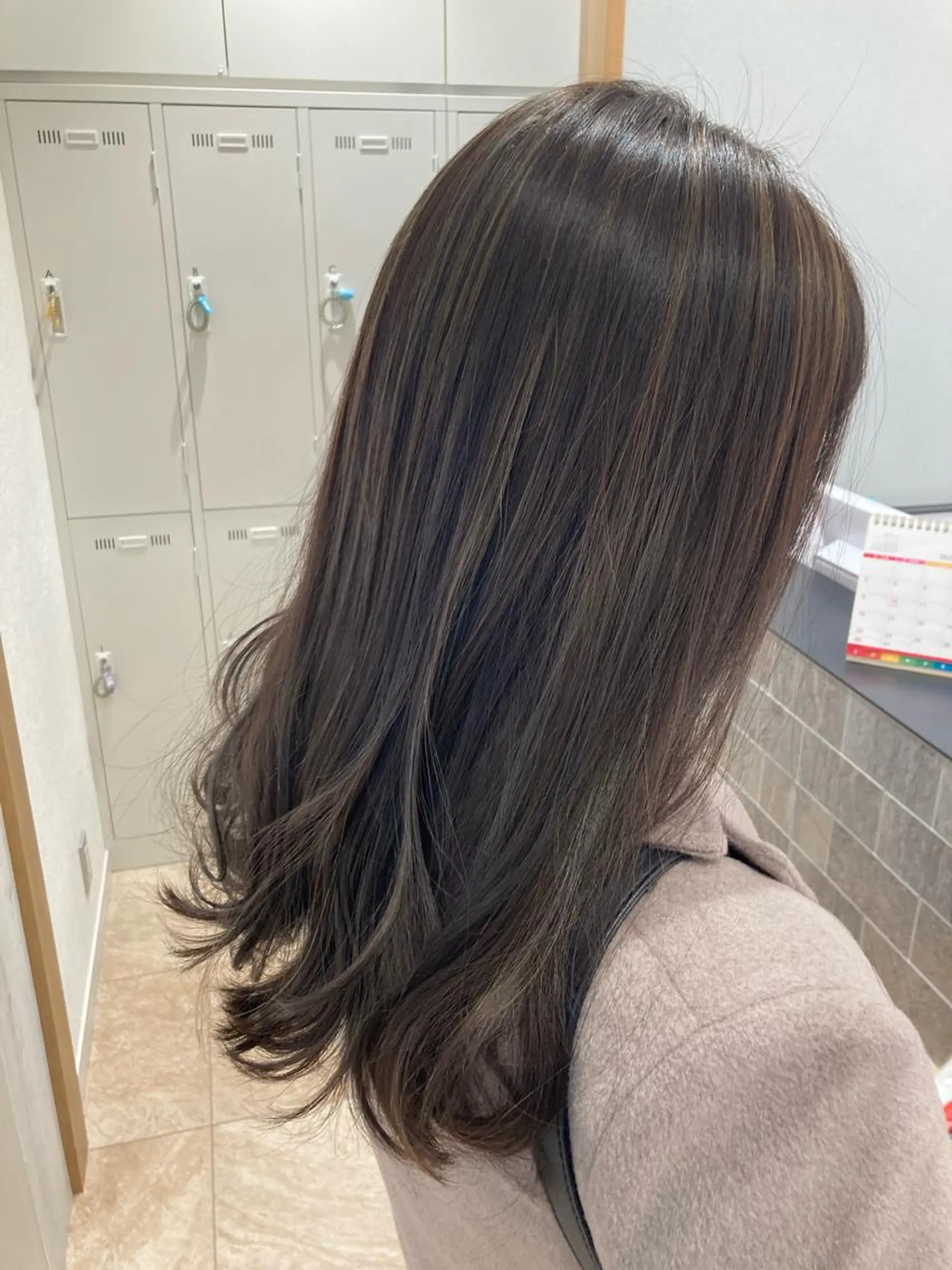 ロング カラー アッシュ アッシュグレー ハイライトカラー ハイライト 野村 さなみ✨ぱっつんボブのヘアスタイル