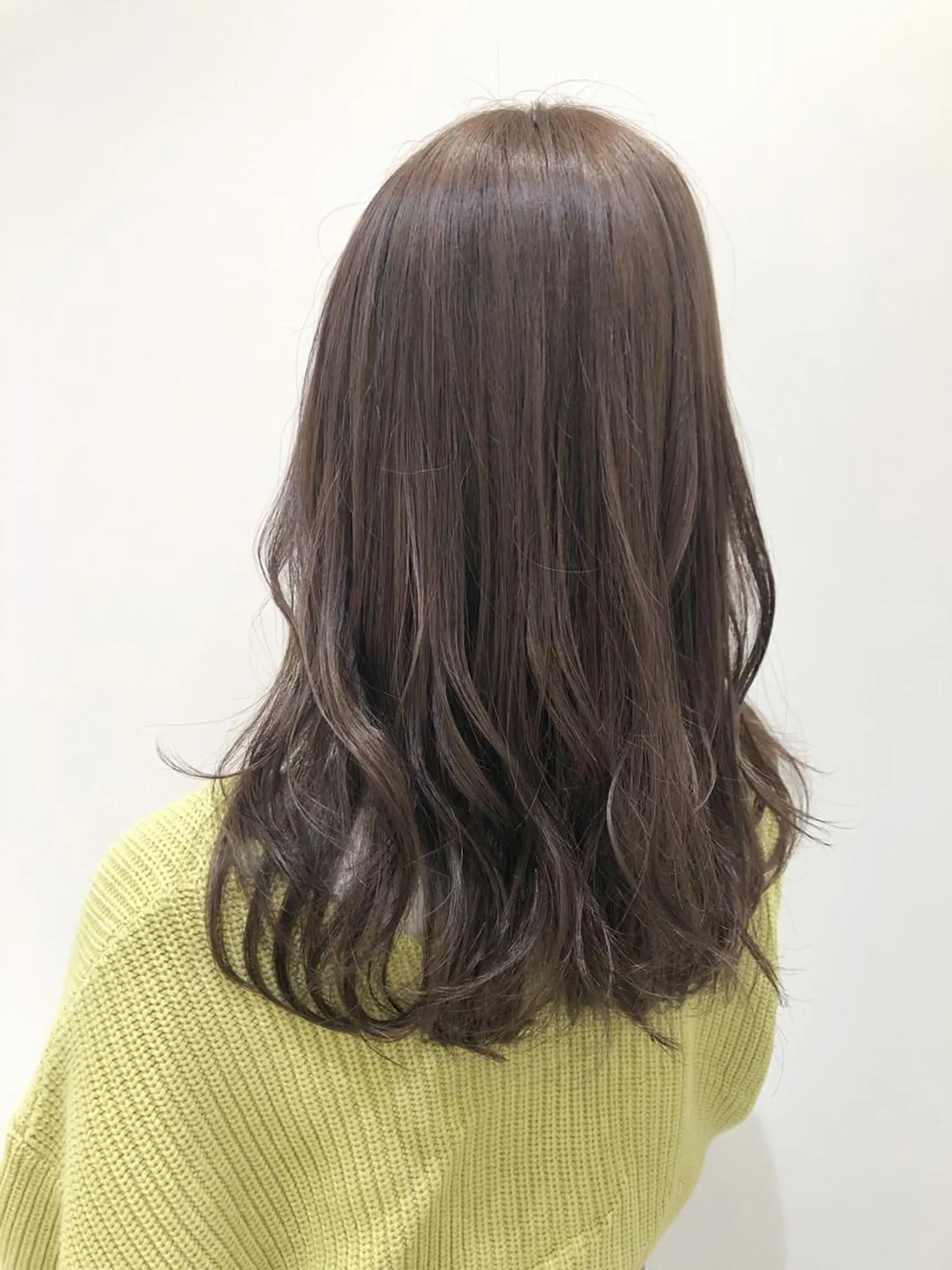 セミロング カラー ベージュカラー oggi +KENJE所属・大平 美沙のヘアスタイル