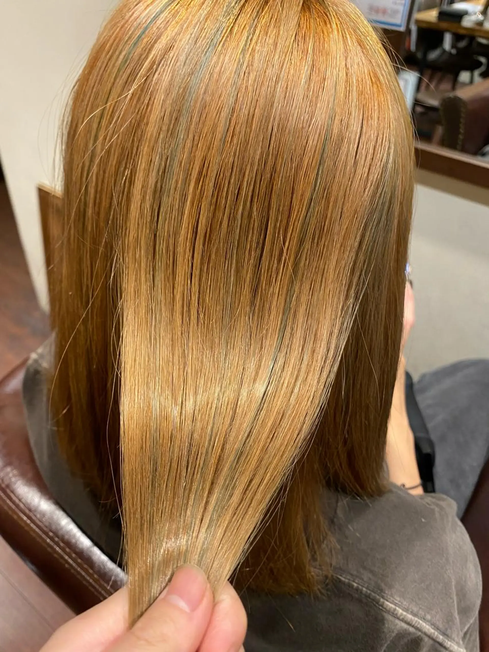 ミディアム 水谷 菜央のヘアスタイル