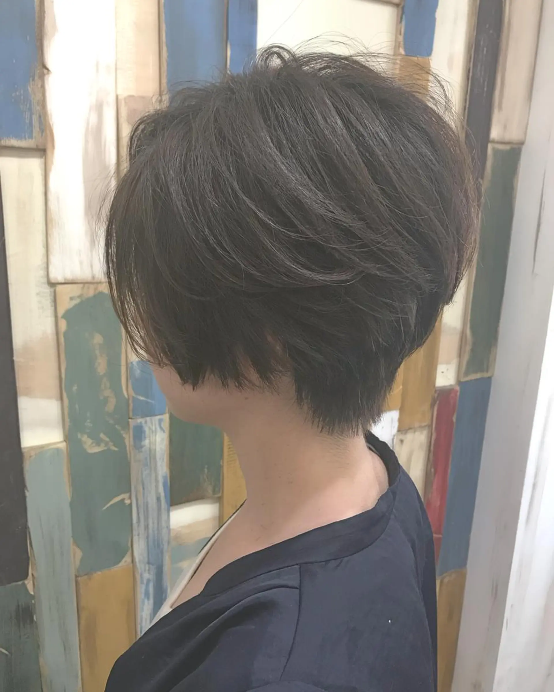 ショート ショートヘア 嶋村夏実🌼レイヤー 🌸白髪ぼかしのヘアスタイル