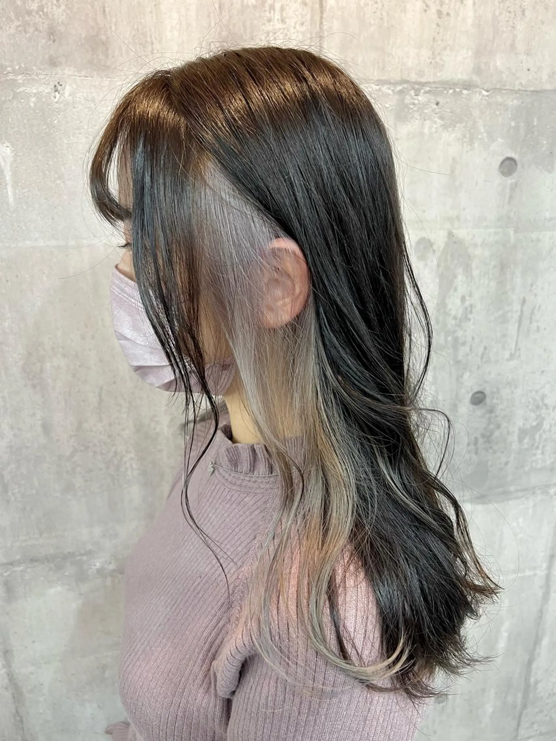 セミロング カラー ベージュカラー インナーカラー ホワイトベージュ レイヤー/韓国 ハイトーン興津史弥のヘアスタイル