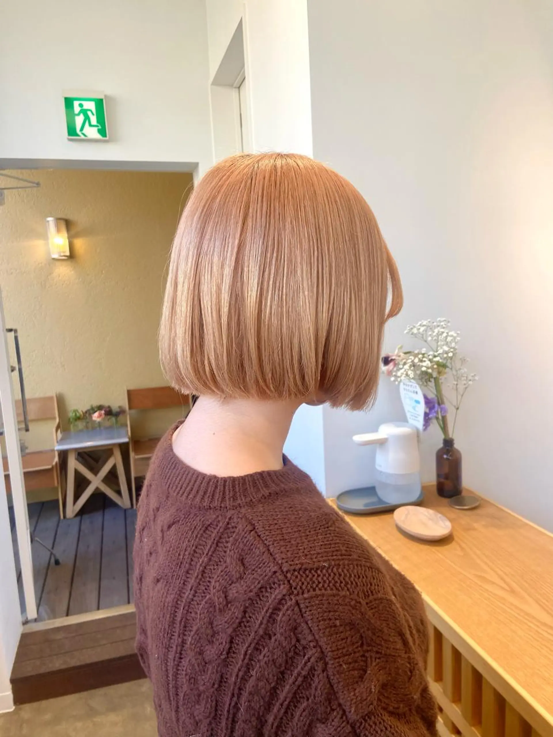 ミディアム カラー écouter所属・ショート/ウルフ ハイトーン/カイセイのヘアスタイル