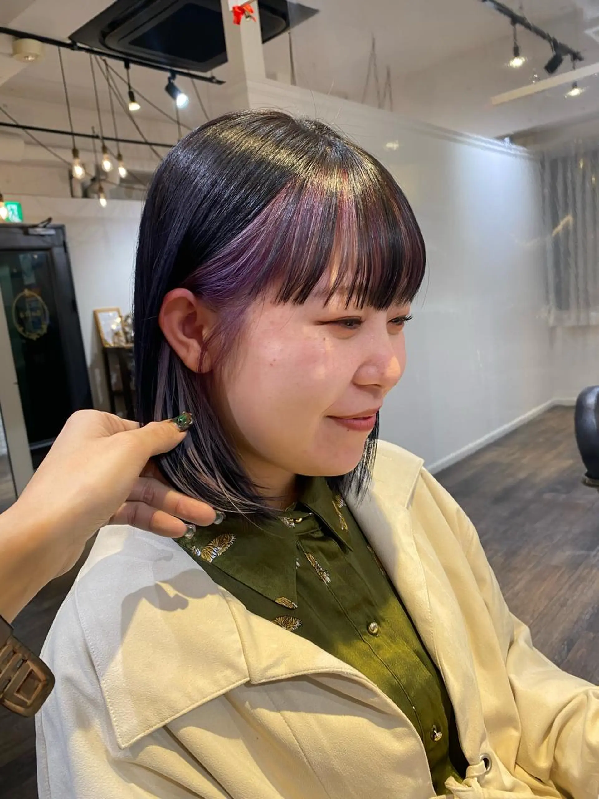 ミディアム カラー カット ヘアカラー トリートメント 梅田ハイトーン チダ ヒナノのヘアスタイル