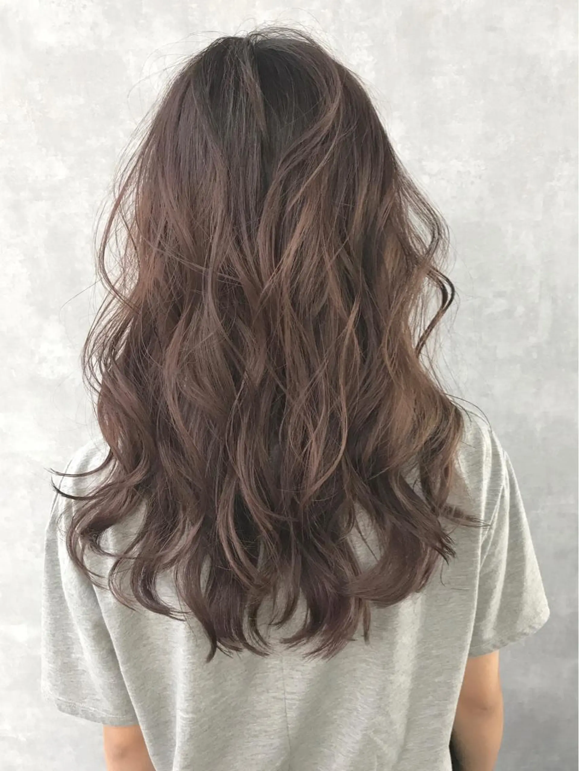 セミロング カラー ベージュカラー ラベンダーカラー ラベンダーベージュ TOMOYAレイヤー ブリーチ縮毛矯正のヘアスタイル