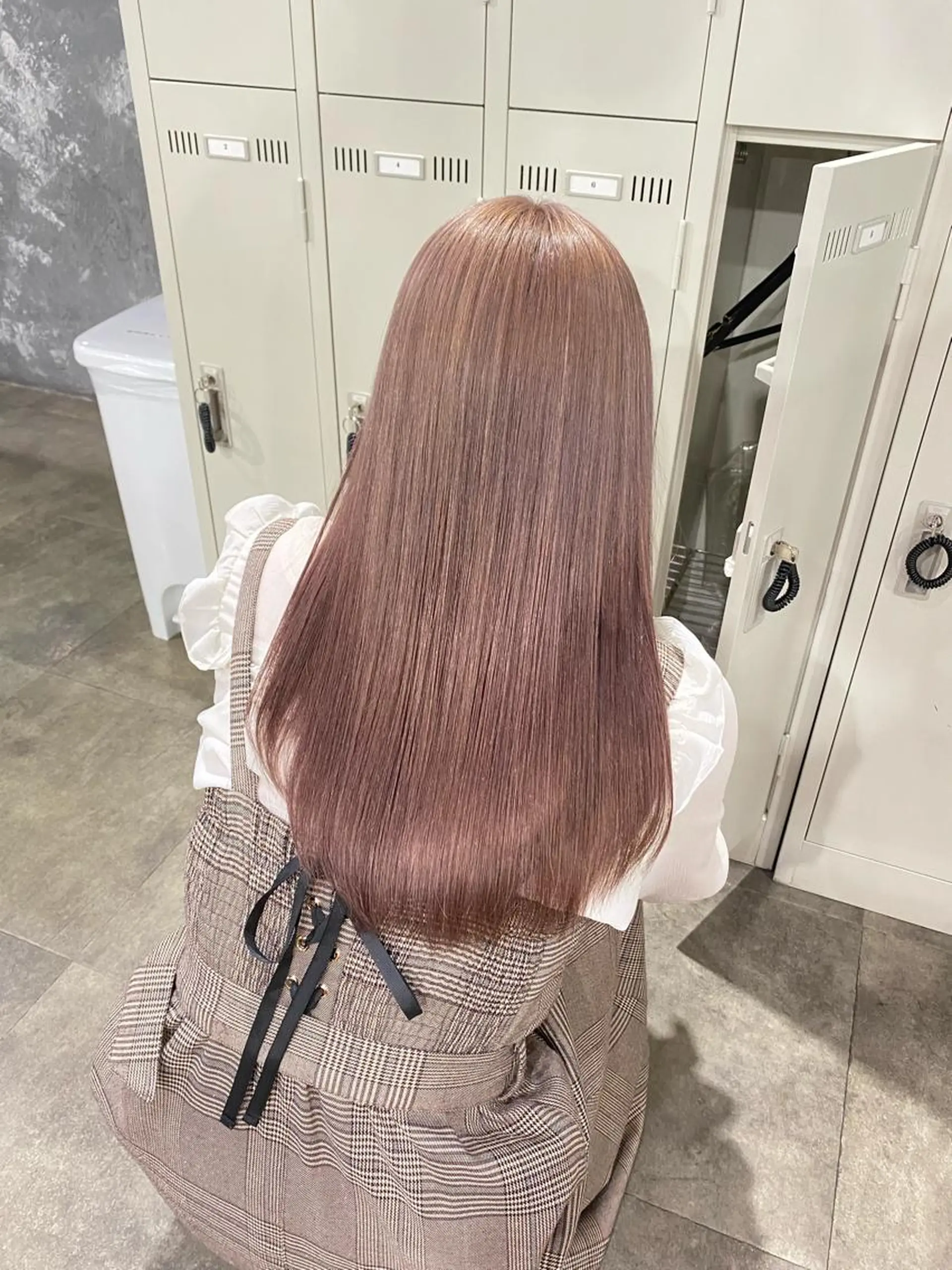 ロング カラー ベージュカラー ブリーチ ミルクティーベージュ ヘアカラー トリートメント ヘアセット 透明感カラー🤍 Kaitoのヘアスタイル