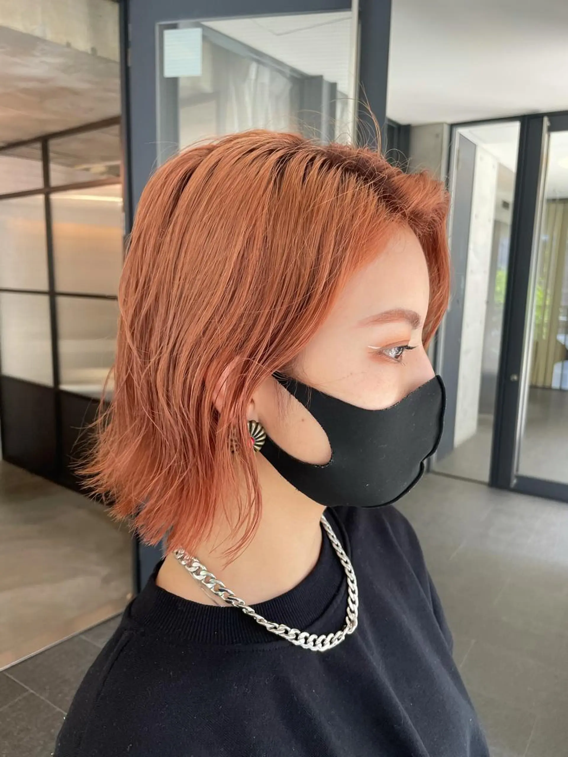 ショート カラー ブリーチ ダブルカラー オレンジ ピンクカラー ボブ やすだ しおりのヘアスタイル