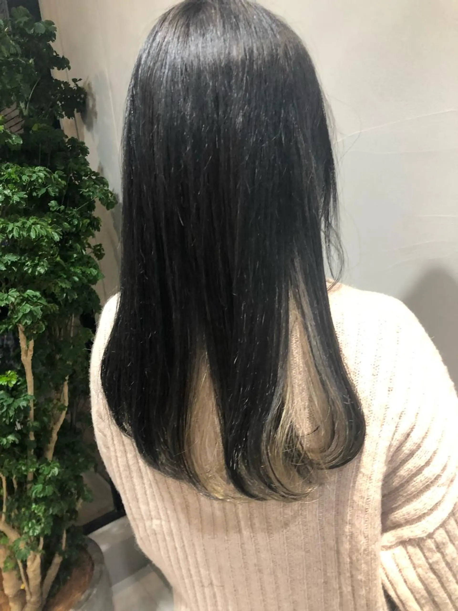 ロング カラー カット ヘアカラー トリートメント 荒木 依莉亜のヘアスタイル