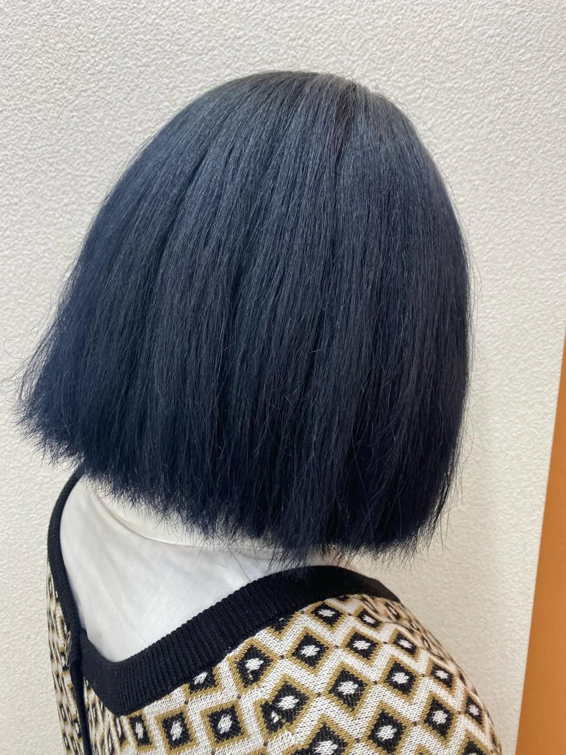 ショート カラー 黒髪 ブルーカラー ブルーブラック STROKE所属・岡田 未来のヘアスタイル