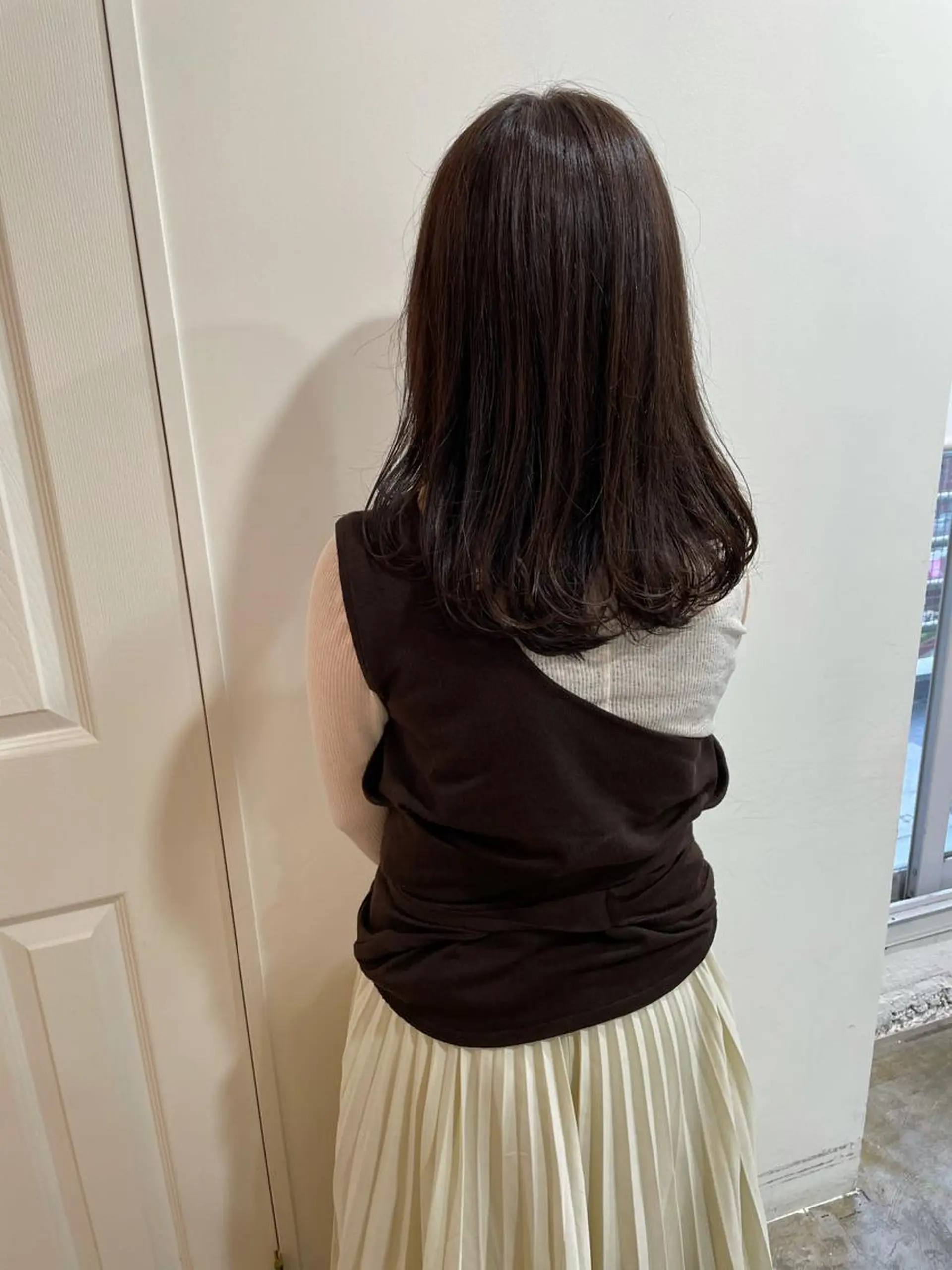 ミディアム カラー カット ヘアカラー トリートメント MIOベージュカラー 柔らかいカラーのヘアスタイル