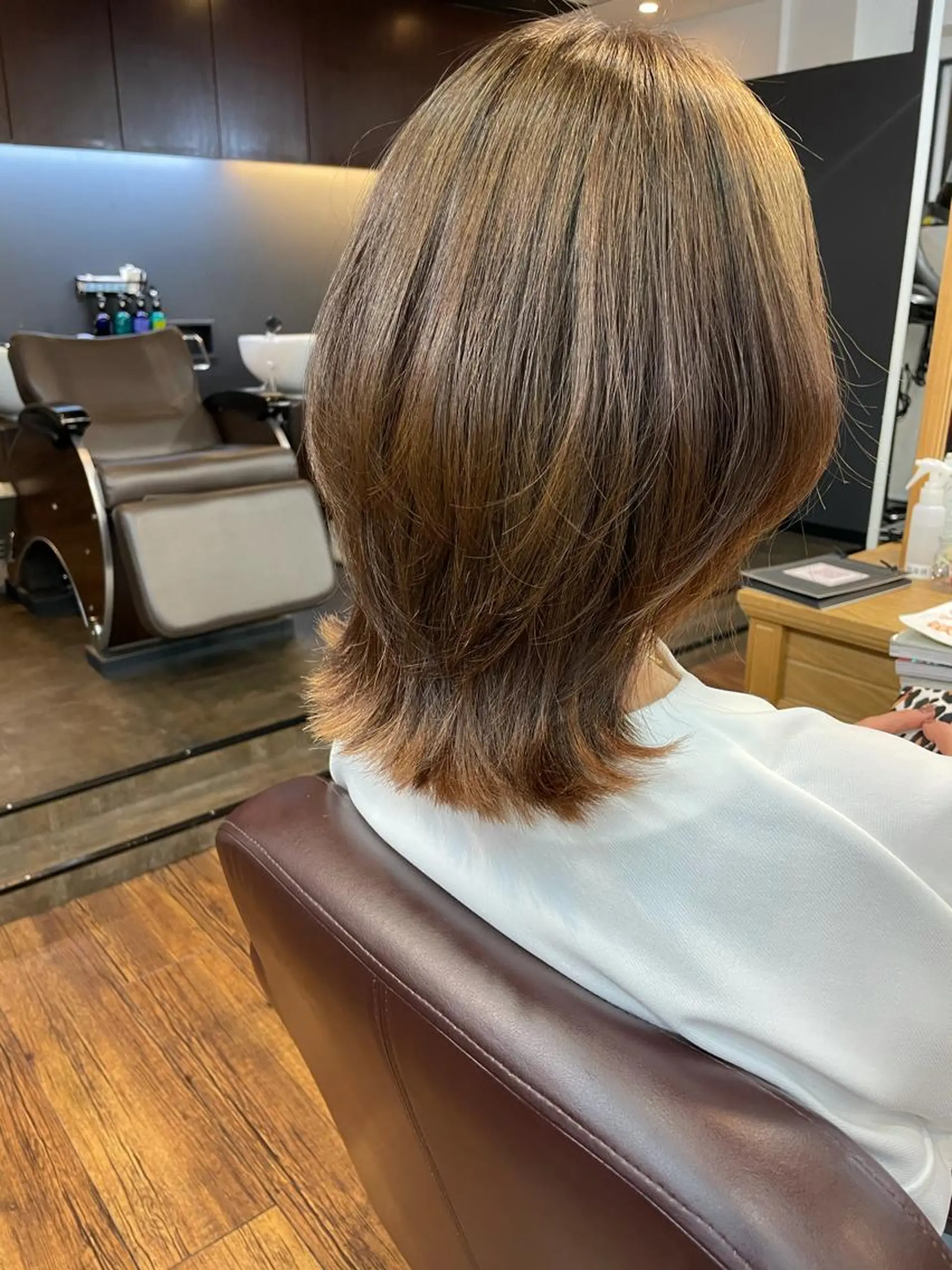 ミディアム レイヤーカット、 大人可愛い 中村美羅のヘアスタイル