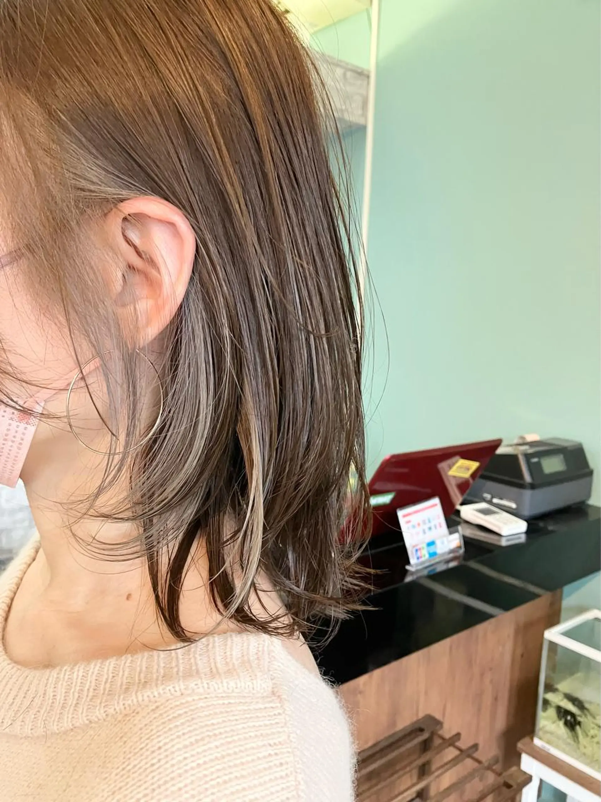 ミディアム カラー イヤリングカラー ヘアークルーズ ピースのヘアスタイル