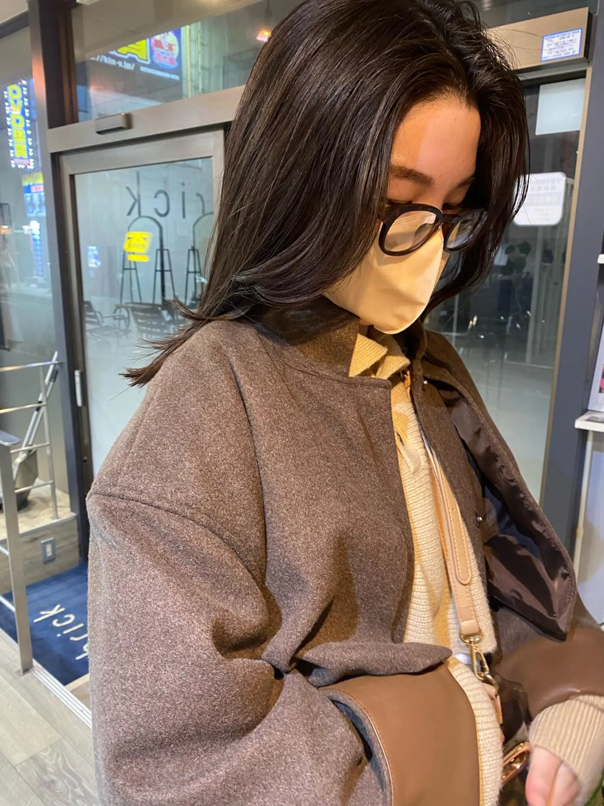 セミロング W所属・小林 朋花のヘアスタイル