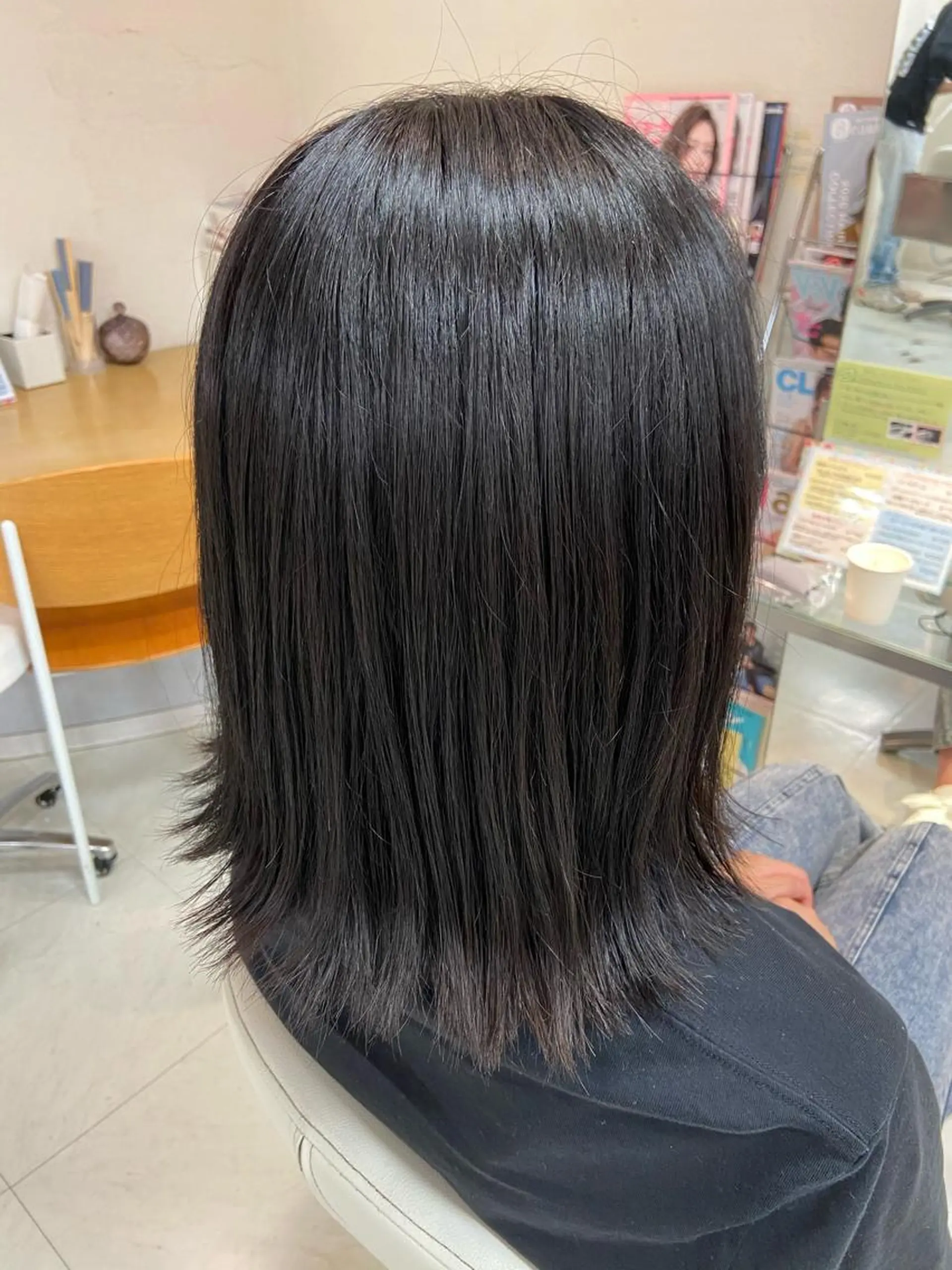 ミディアム カラー 黒髪 ブリーチ ブルーカラー ブルーブラック ブリーチなしカラー 菊地 美憂のヘアスタイル