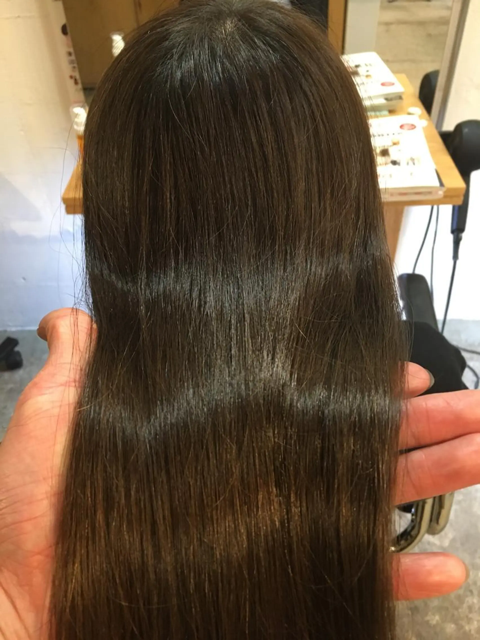 セミロング カラー アッシュ ミント 髪質改善 トリートメント メンズ眉毛ITSUK Iメンズ専門　新宿の眉毛・アイブロウイメージ