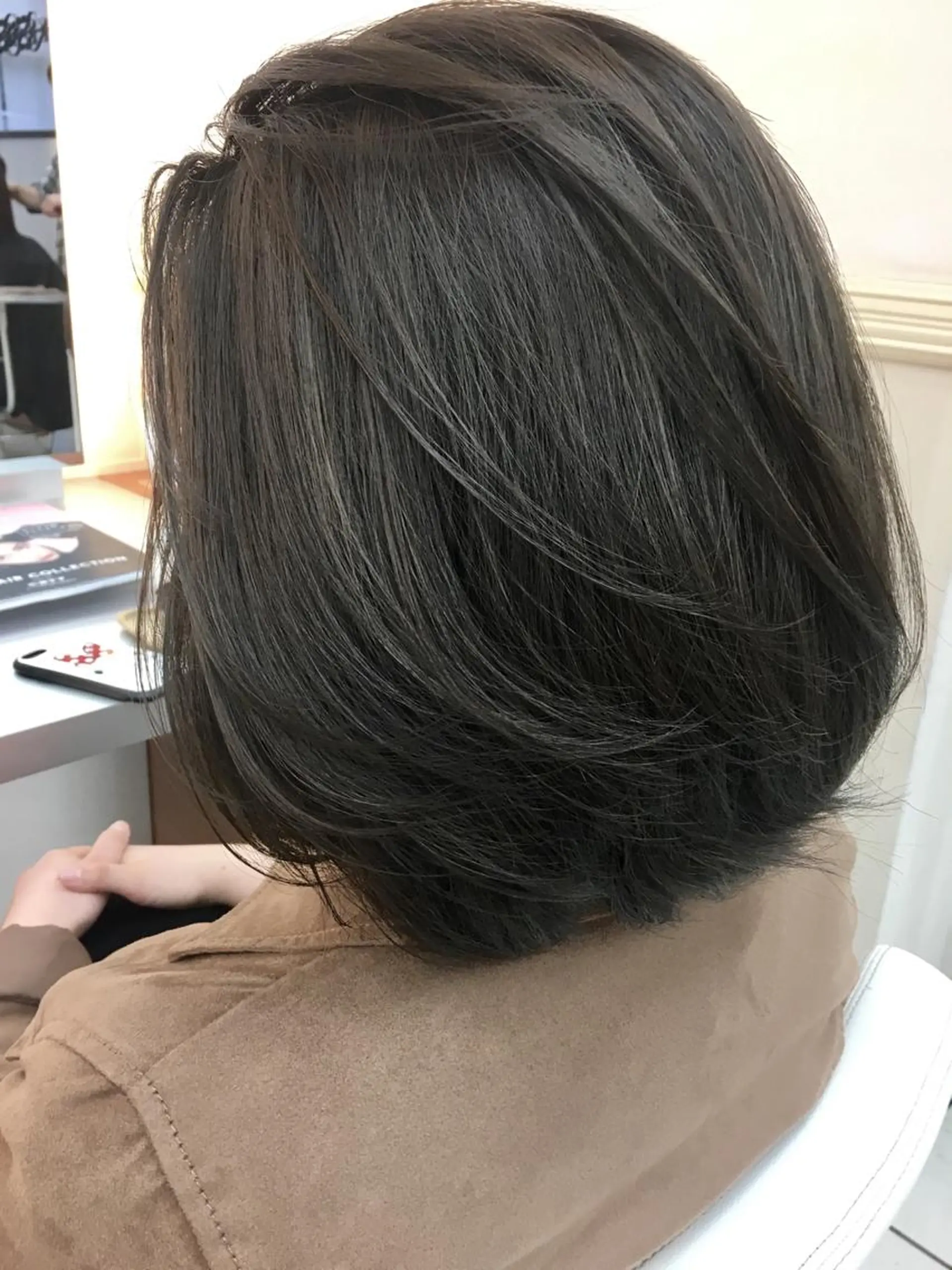 カラー グレージュ イルミナカラー 外国人風カラー カット ヘアカラー トリートメント N° jillva ♦️川端裕司♦️のヘアスタイル