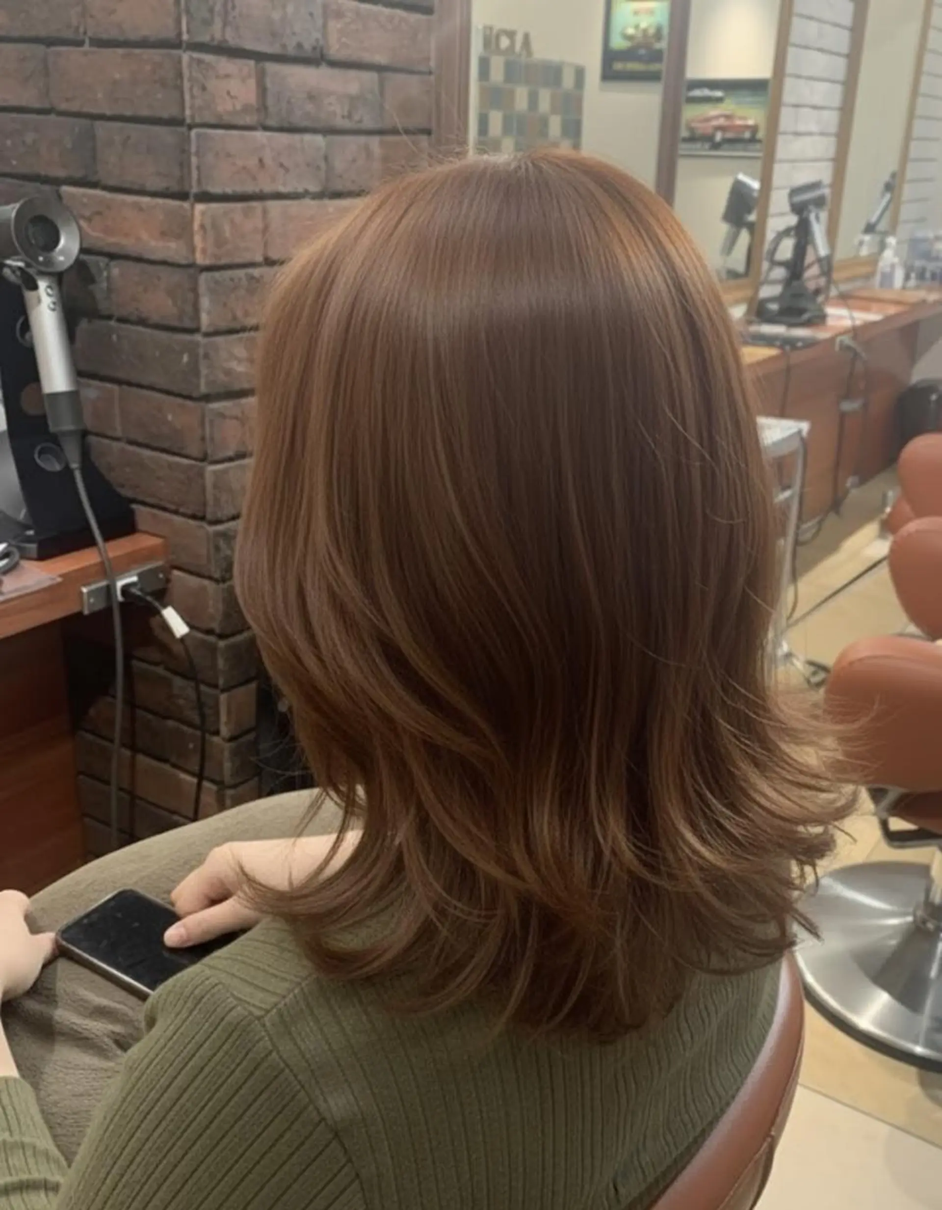 ミディアム 顔周りカット レイヤーカット 小顔カット カット ヘアカラー トリートメント ヘッドスパ flencia 丸 和博|カットのヘアスタイル