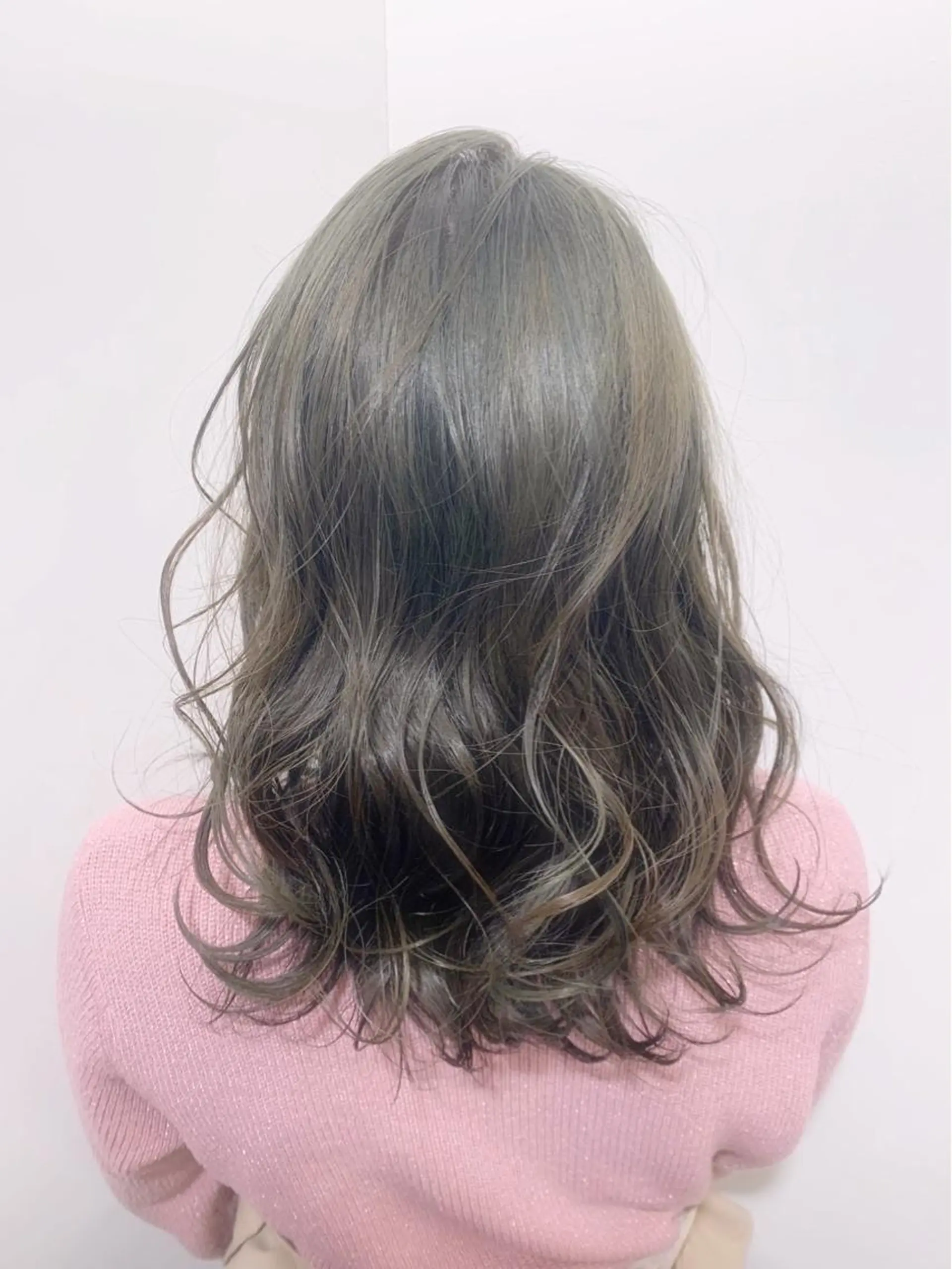 セミロング カラー アディクシーカラー ベージュカラー 黒髪 ブリーチ ブルーカラー ヘアカラー トリートメント 藤澤 夏実/インナーカラーのヘアスタイル