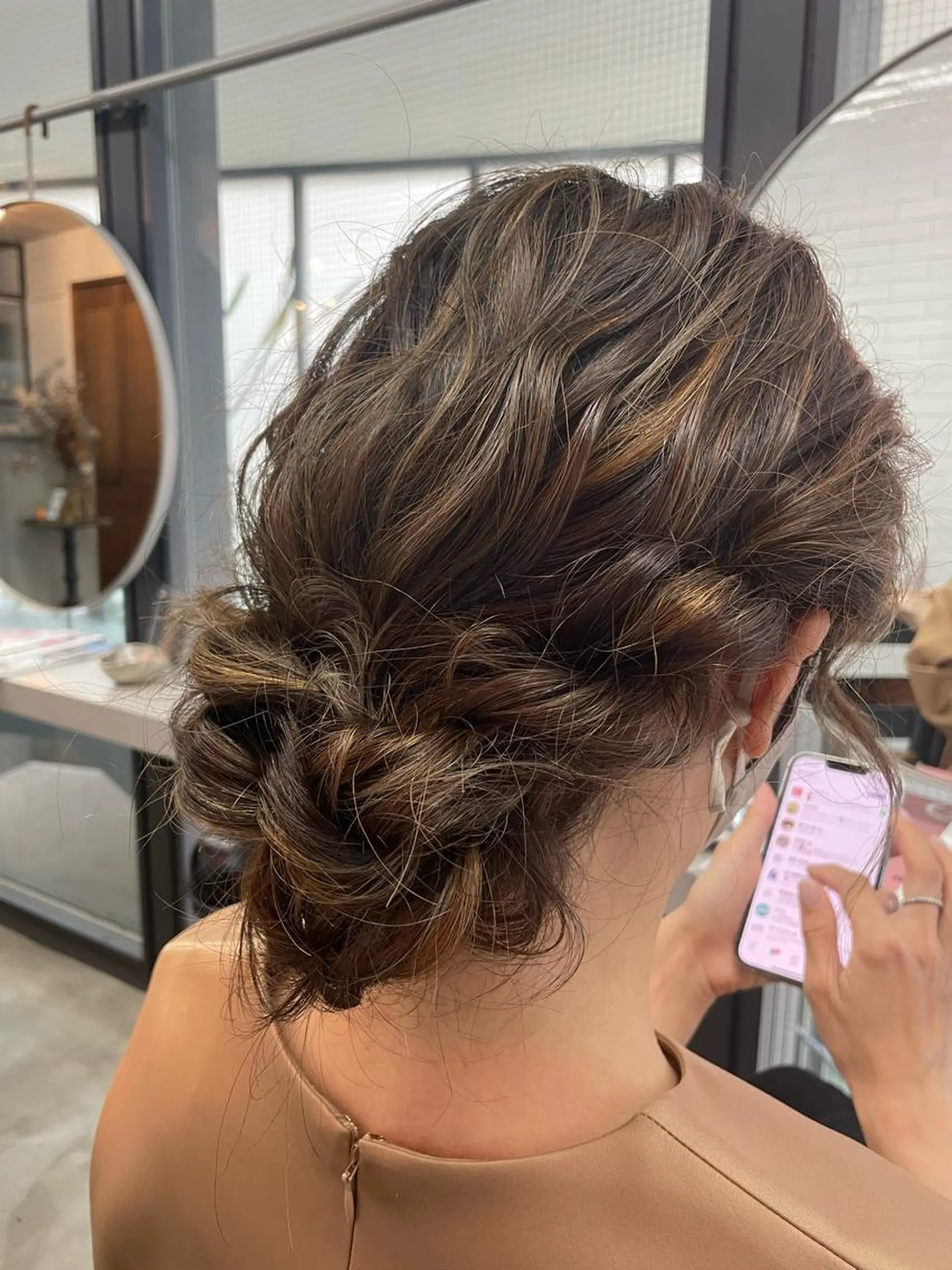 セミロング やすだ しおりのヘアスタイル