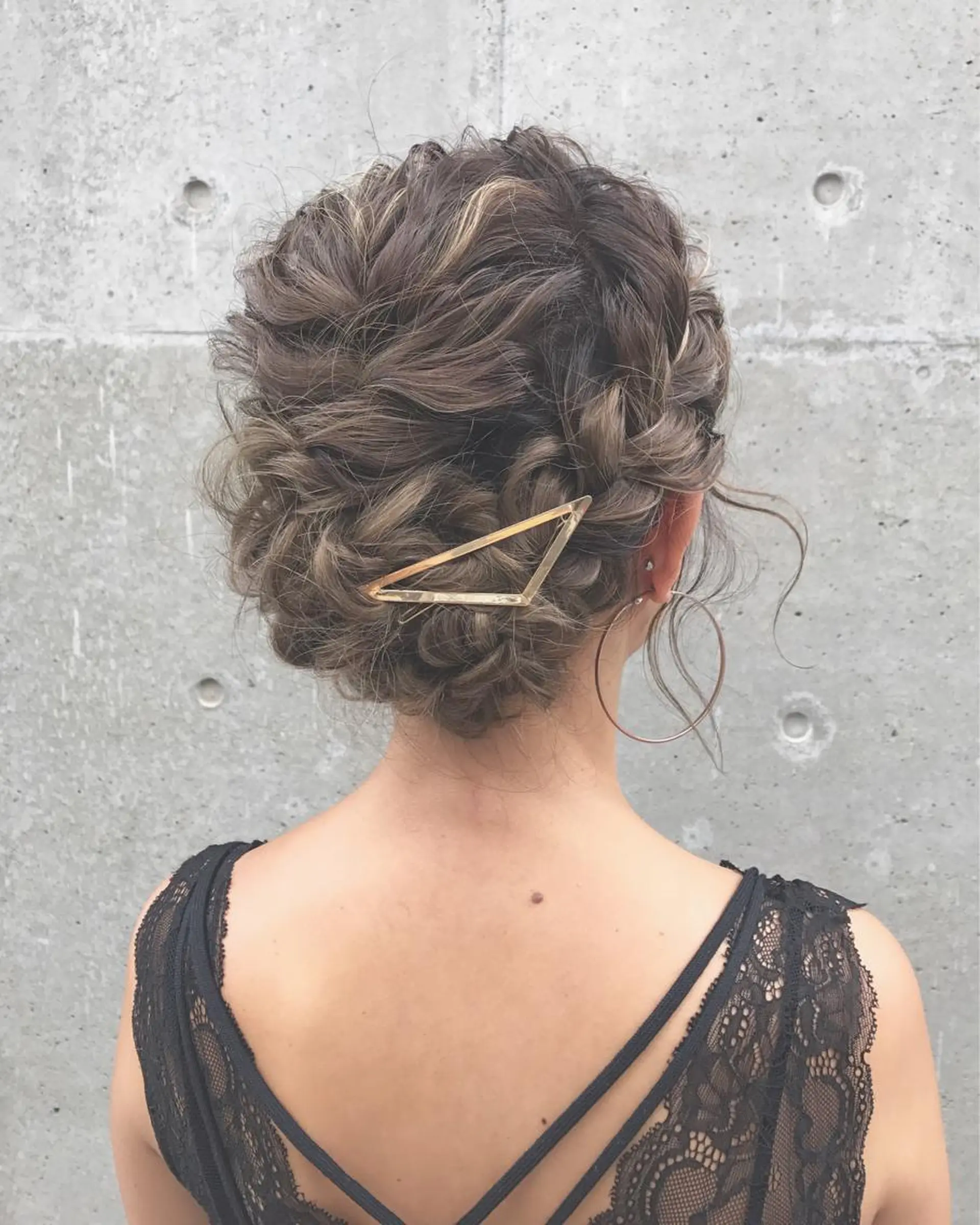 セミロング カラー ヘアアレンジ バレイヤージュ ブリーチ デザインカラー ハイライトカラー インナーカラー ハリウッドブロウ LAID BACKの眉毛・アイブロウイメージ