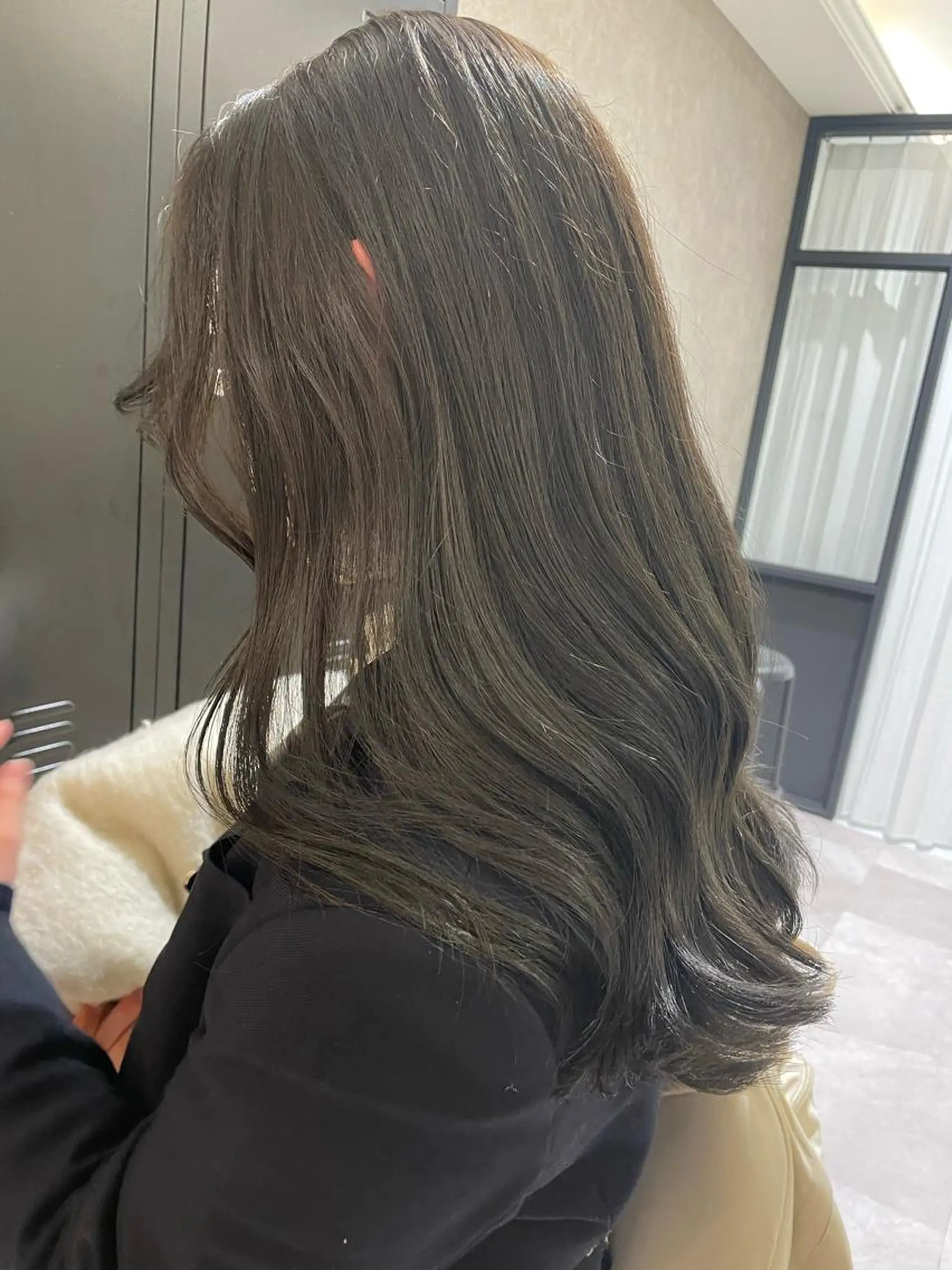 セミロング salowin銀座6丁目所属・銀座 Megumiのヘアスタイル