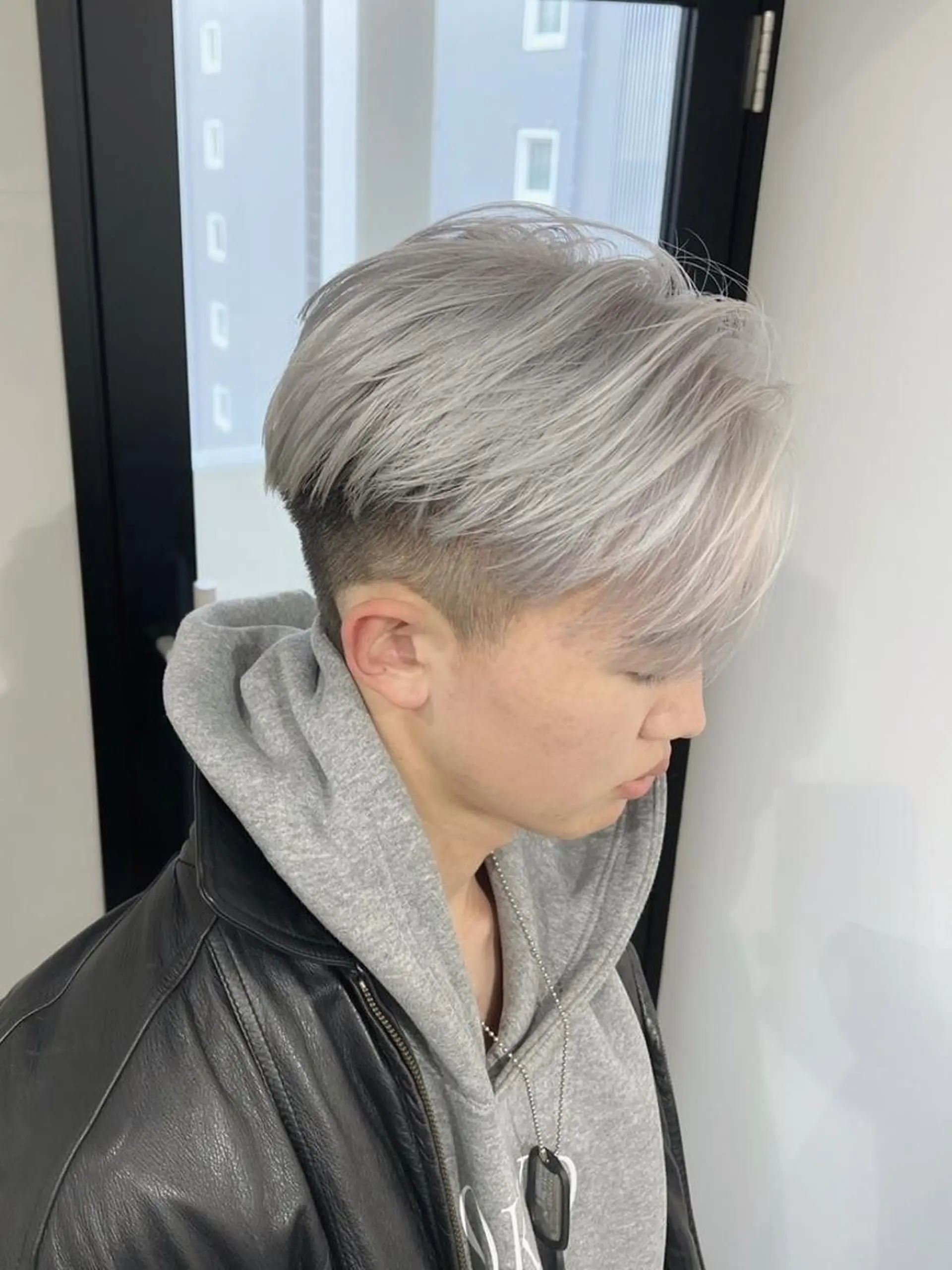 ミディアム カラー メンズ メンズブリーチ ブリーチ ダブルカラー カット ヘアカラー ✨【公式】 juhl.横浜✨のヘアスタイル