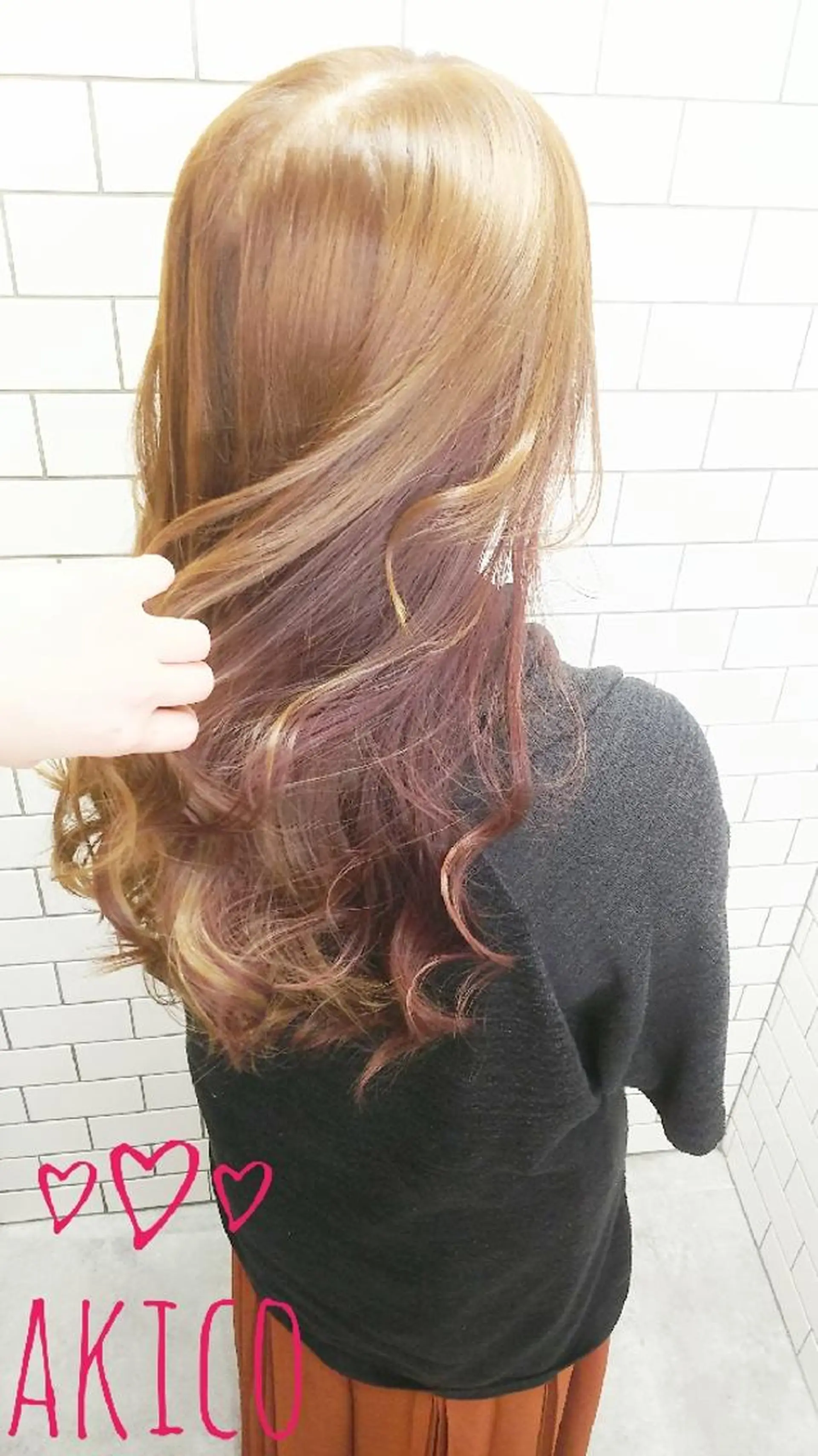 ロング カラー LUXBE GALLERY なんば駅前店所属・ラックスビーギャラリ ー AKICOのヘアスタイル