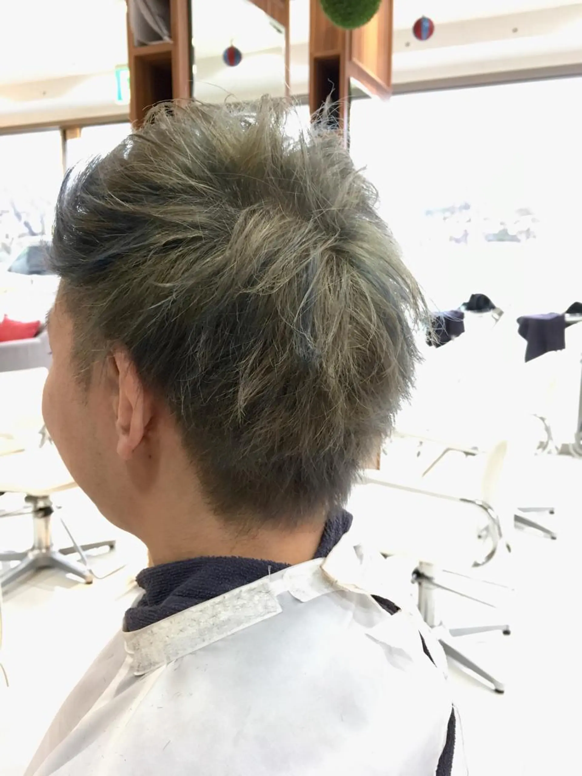 ショート カラー メンズ 縮毛矯正 トリートメント 白髪ぼかしハイライト 柳川拓哉のヘアスタイル