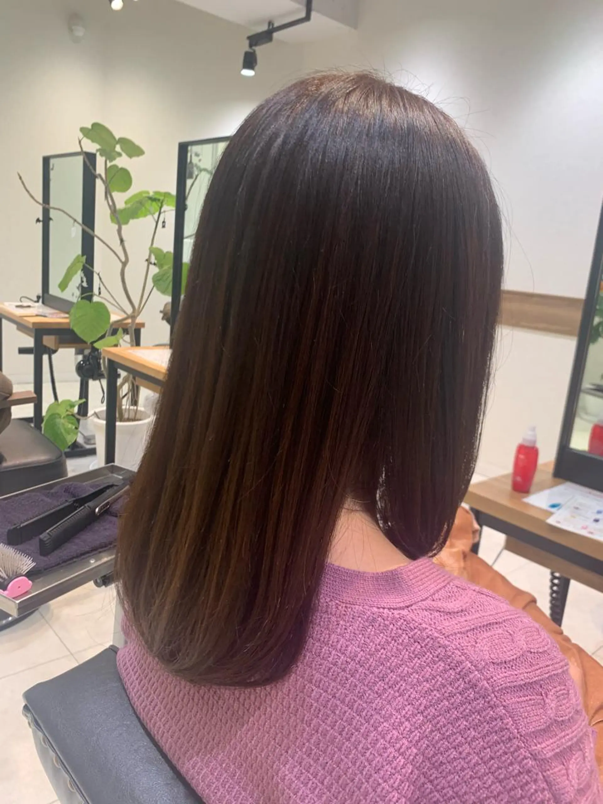 セミロング カット トリートメント ヘッドスパ 近 紗理奈のヘアスタイル