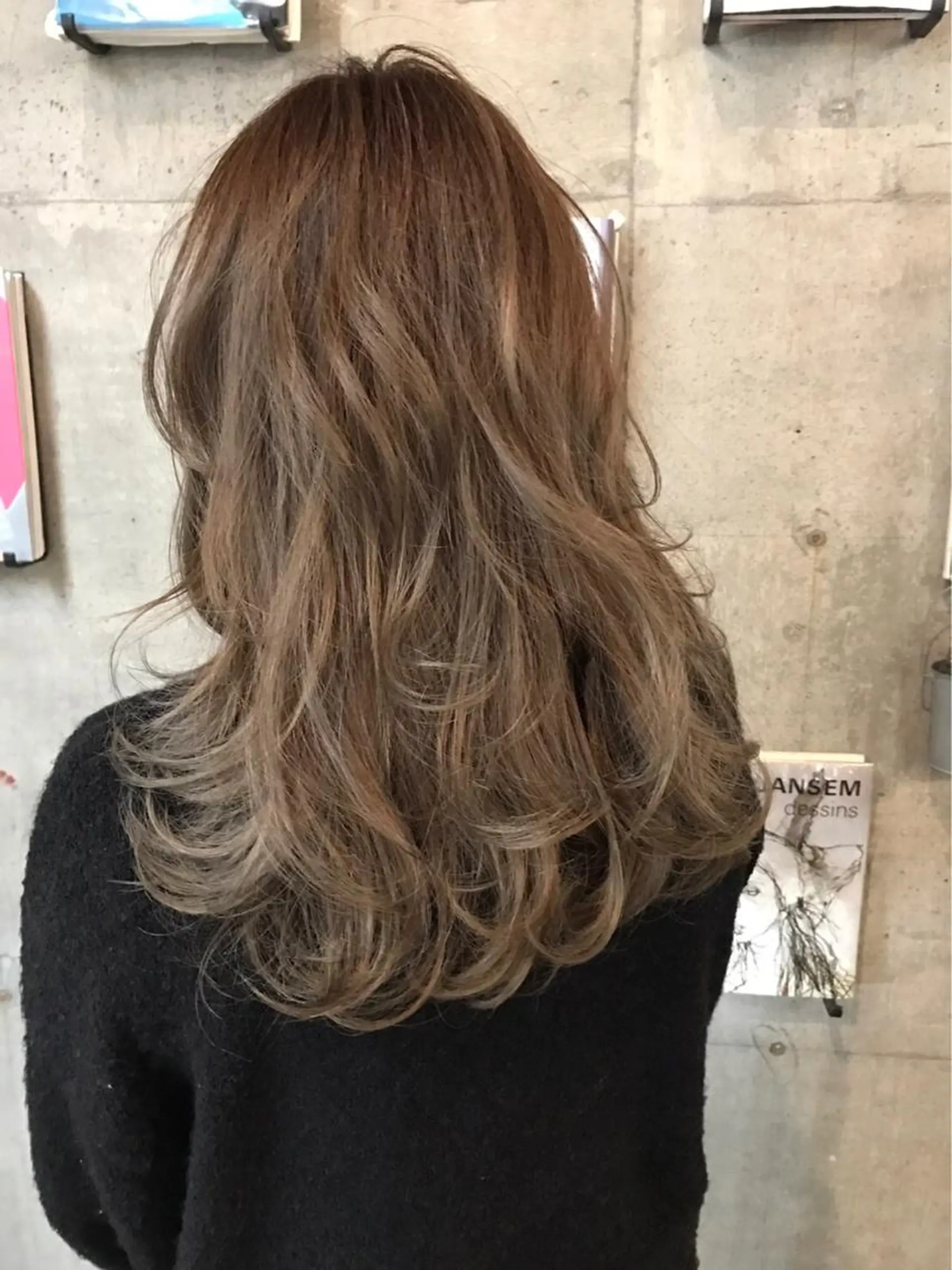 ロング カラー ベージュカラー ミルクティーベージュ 深沢 秀のヘアスタイル