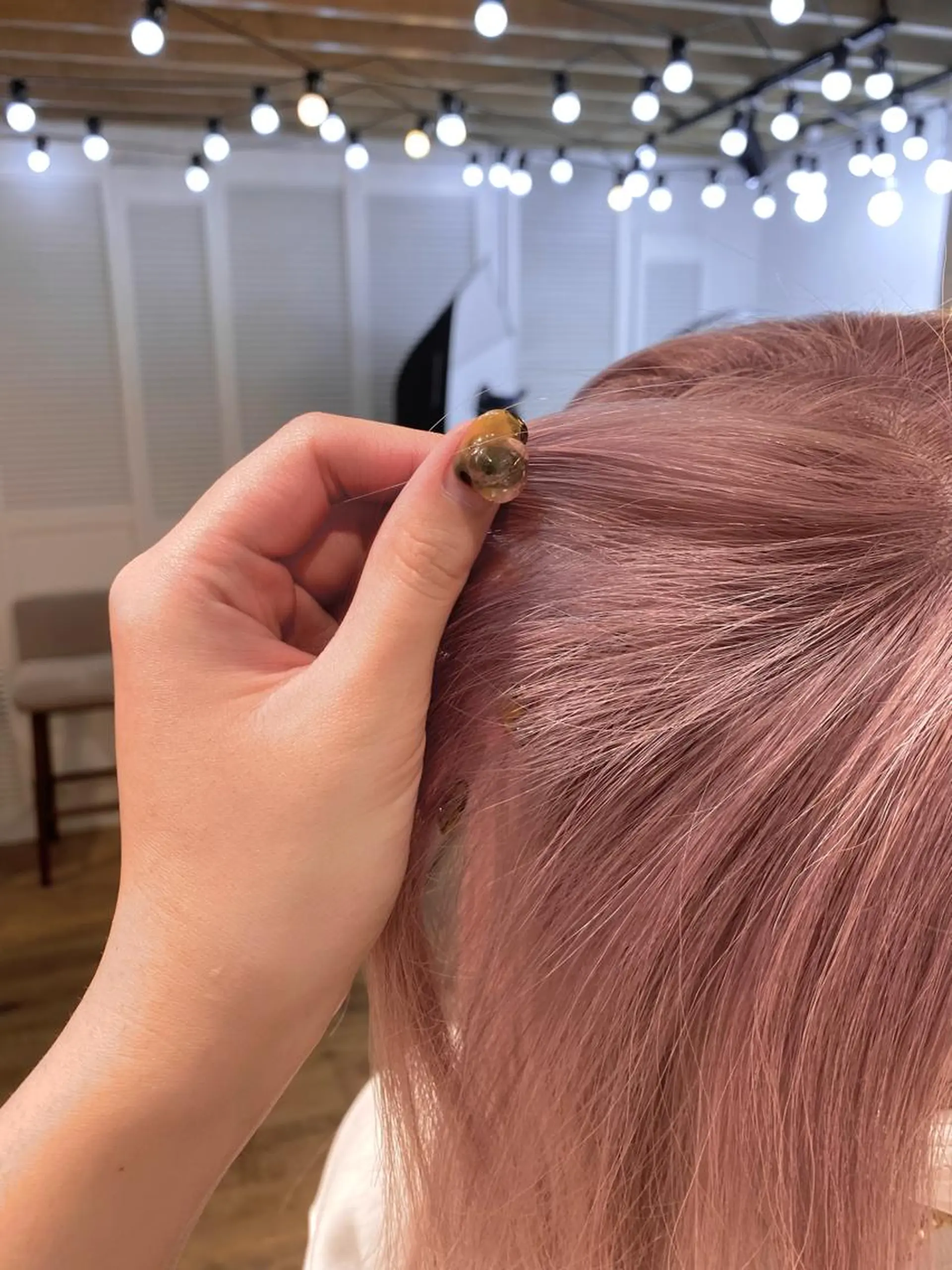 ミディアム カラー ブロンド ラベンダーカラー ピンクカラー ピンクラベンダー ホワイトブロンド 遠藤沙也加 /レイヤーカットのヘアスタイル