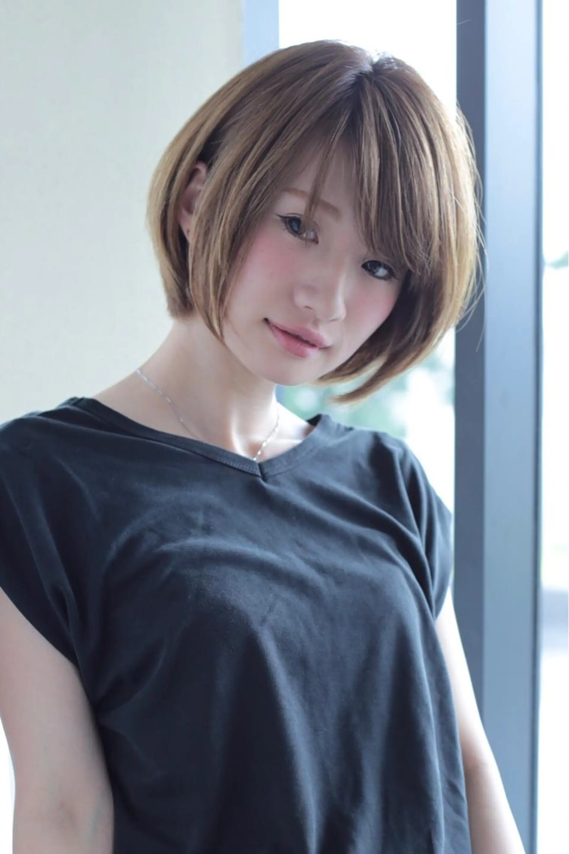 ショート カラー ぱつっとボブ/ 小野あかねのヘアスタイル