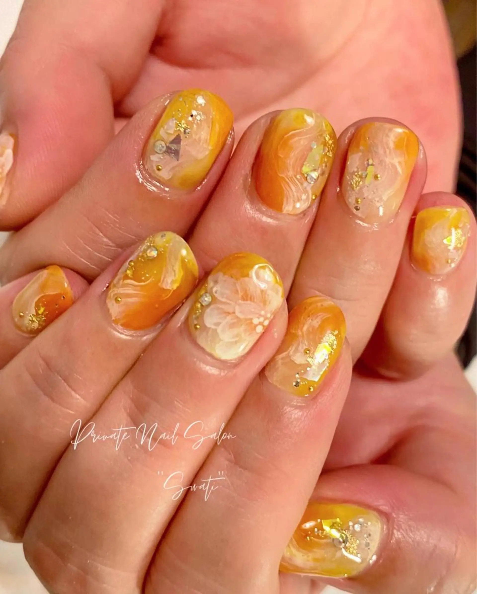 ネイル アートネイル ニュアンスネイル オフィスネイル 冬ネイル 黄色 yuko （ネイリスト）のネイルデザイン