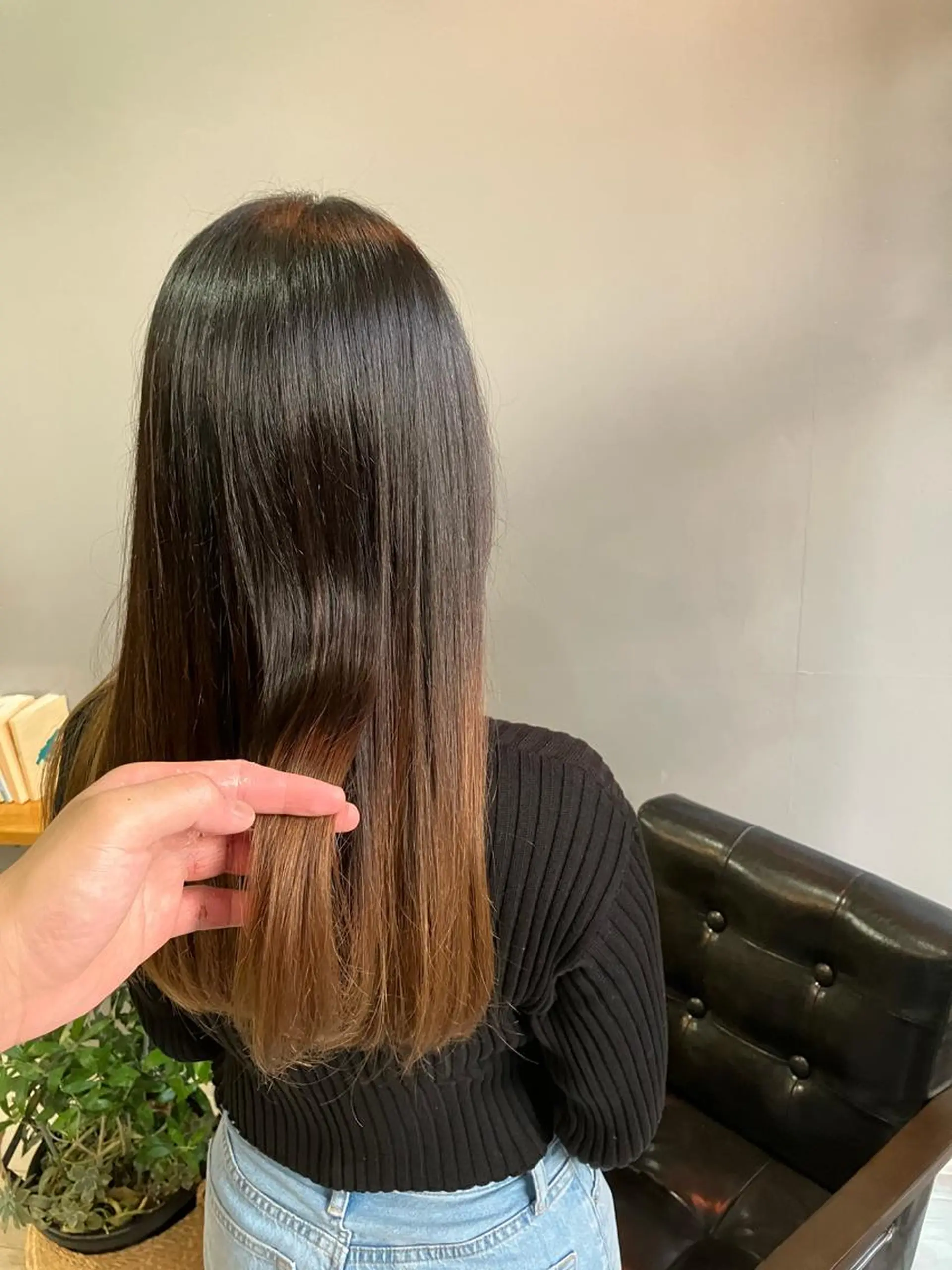 セミロング トリートメント 渡辺俊介 暗髪カラー /美髪矯正/髪質改善のヘアスタイル