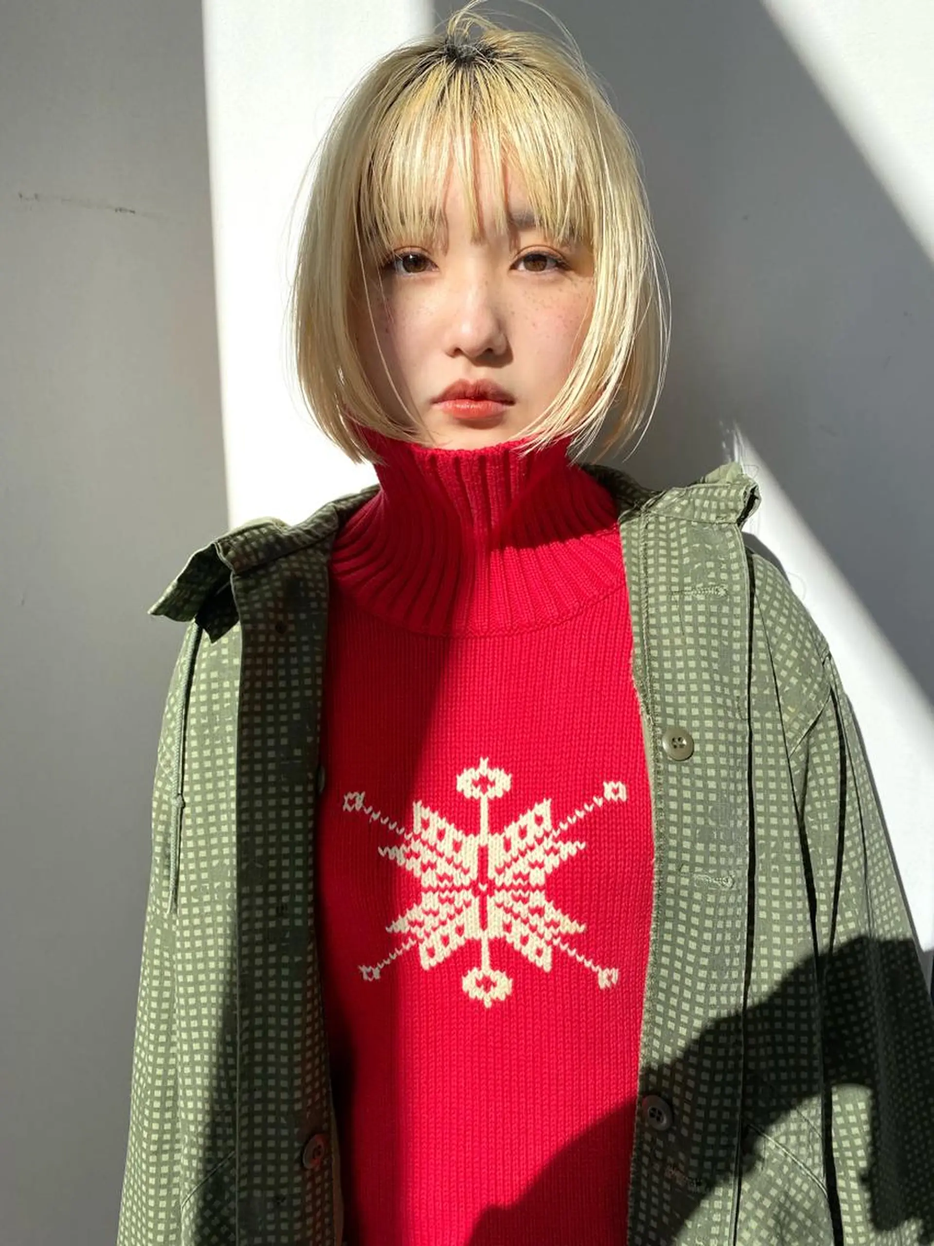 ショート カラー ブリーチ ブロンド ケアブリーチ ハイトーンカラー ボブ カット ヘアカラー トリートメント 森貴裕/ベージュ/ パーマ/オリーブのヘアスタイル