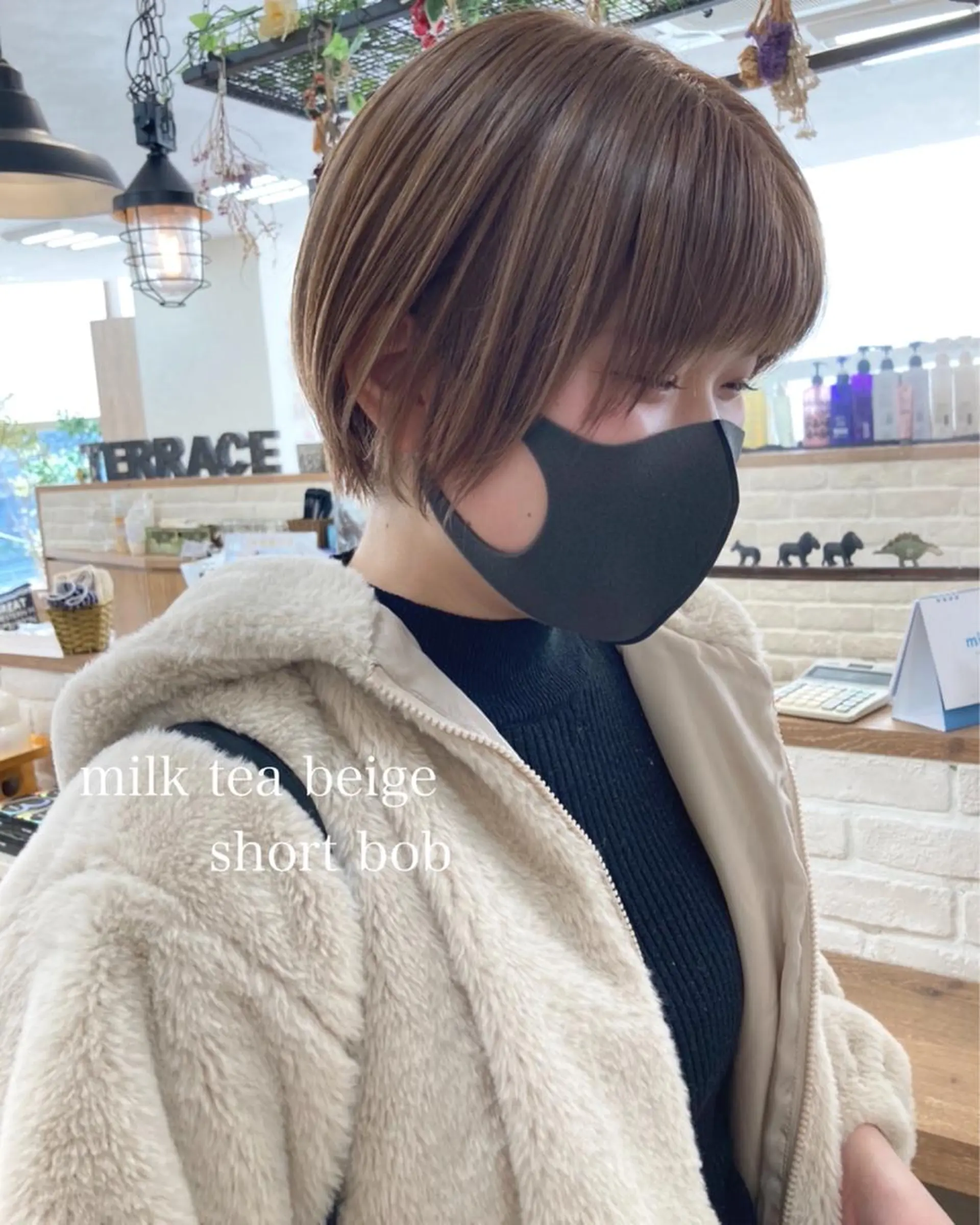 ショート カラー 切りっぱなしボブ ショートボブ ハンサムショート ベージュカラー ブリーチ カット ヘアカラー トリートメント 朝がちょっと楽しくな るshort･bobのヘアスタイル