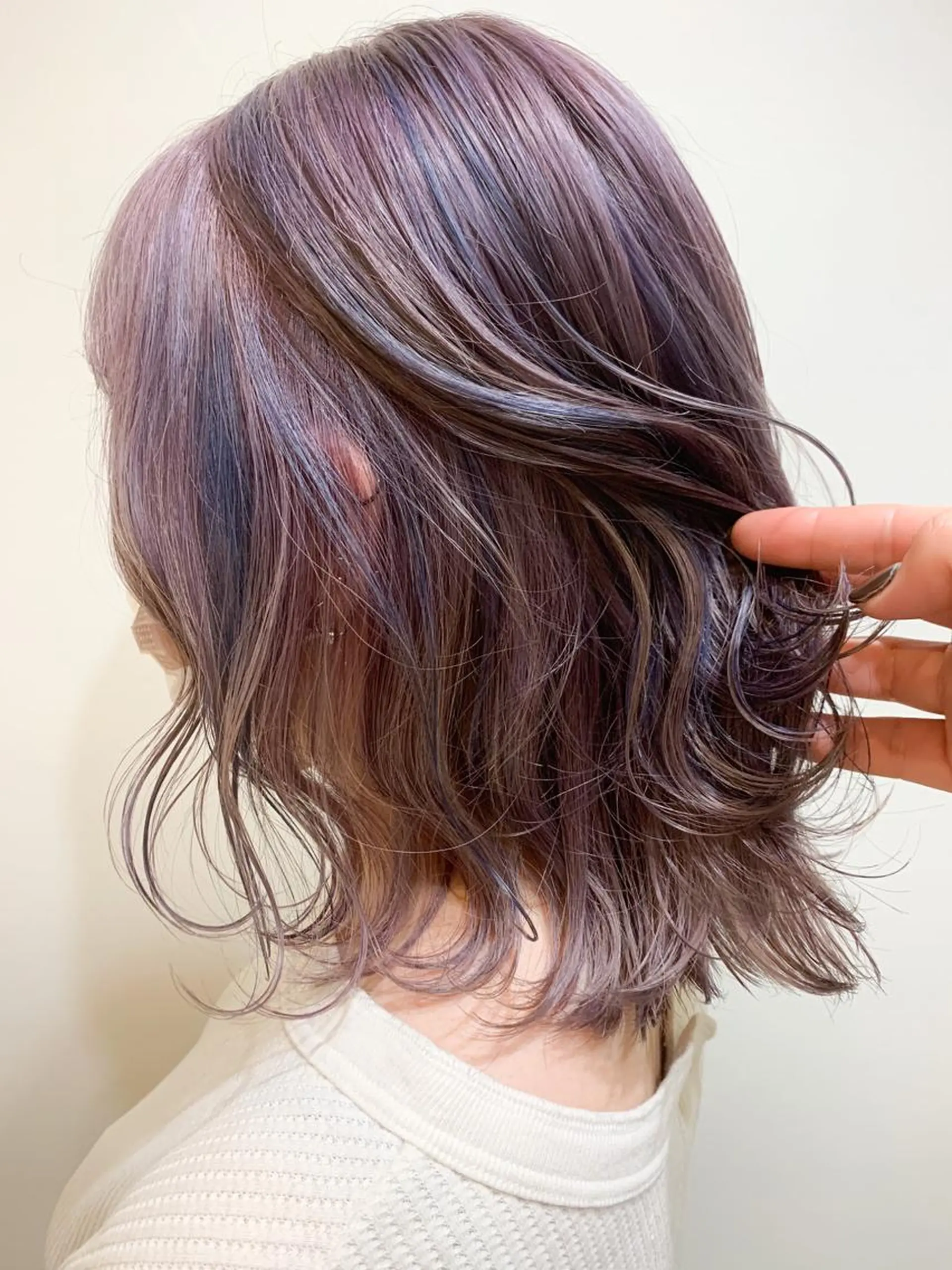 ミディアム カラー デザインカラー ハイライトカラー ハイライト SALOWIN新宿三丁目 Frente店所属・薄田 珠美のヘアスタイル