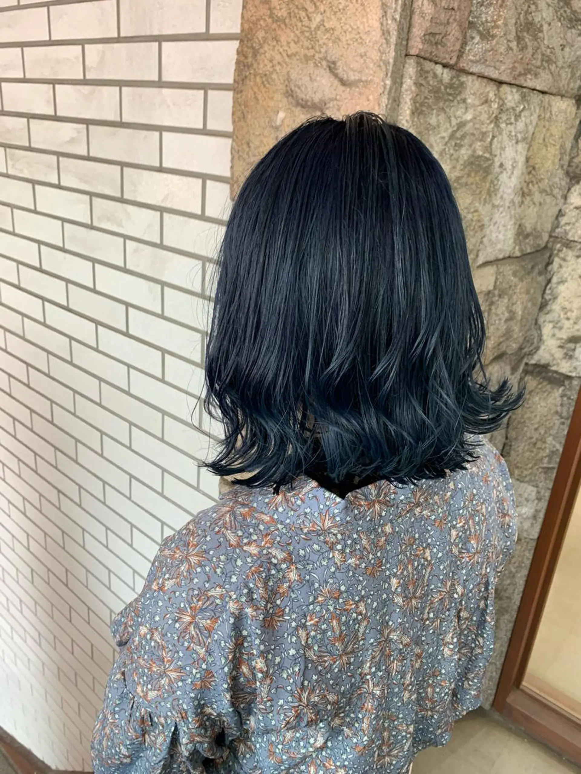 ミディアム カラー 黒髪 ブルーカラー ブルーブラック カット ヘアカラー オージュアソムリエ DAIKI⭐️のヘアスタイル