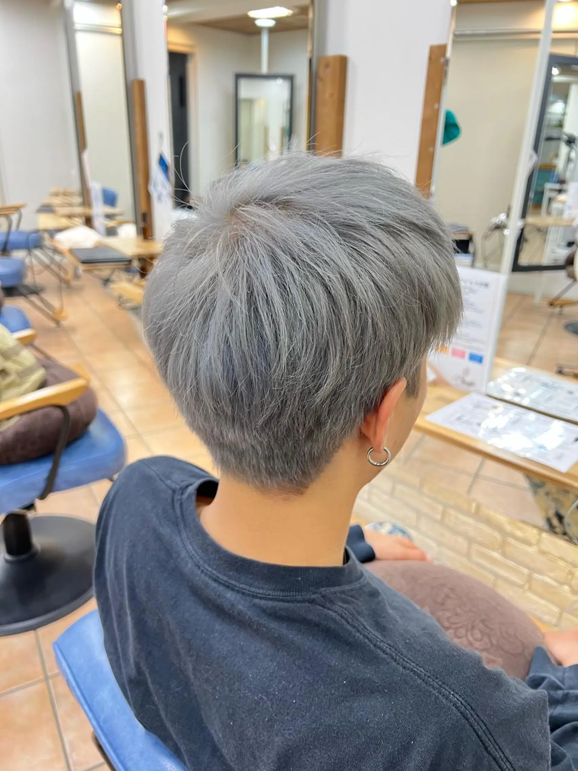 カラー メンズ シルバー plaatje 橋本店所属・🌿‬カット無料🌿 モエ🌿‬のヘアスタイル