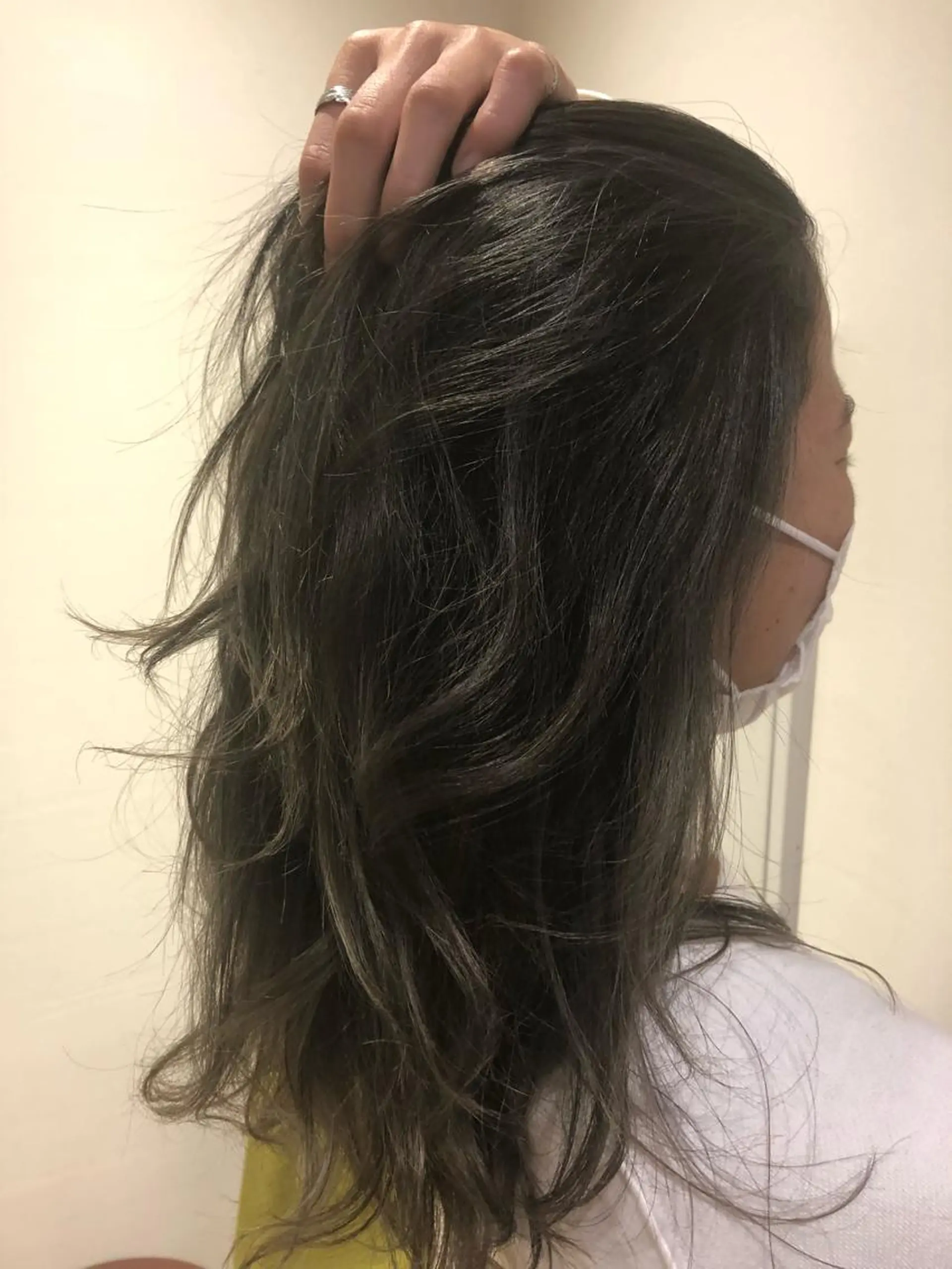 カラー ハイライトカラー 伊東 彩花のヘアスタイル