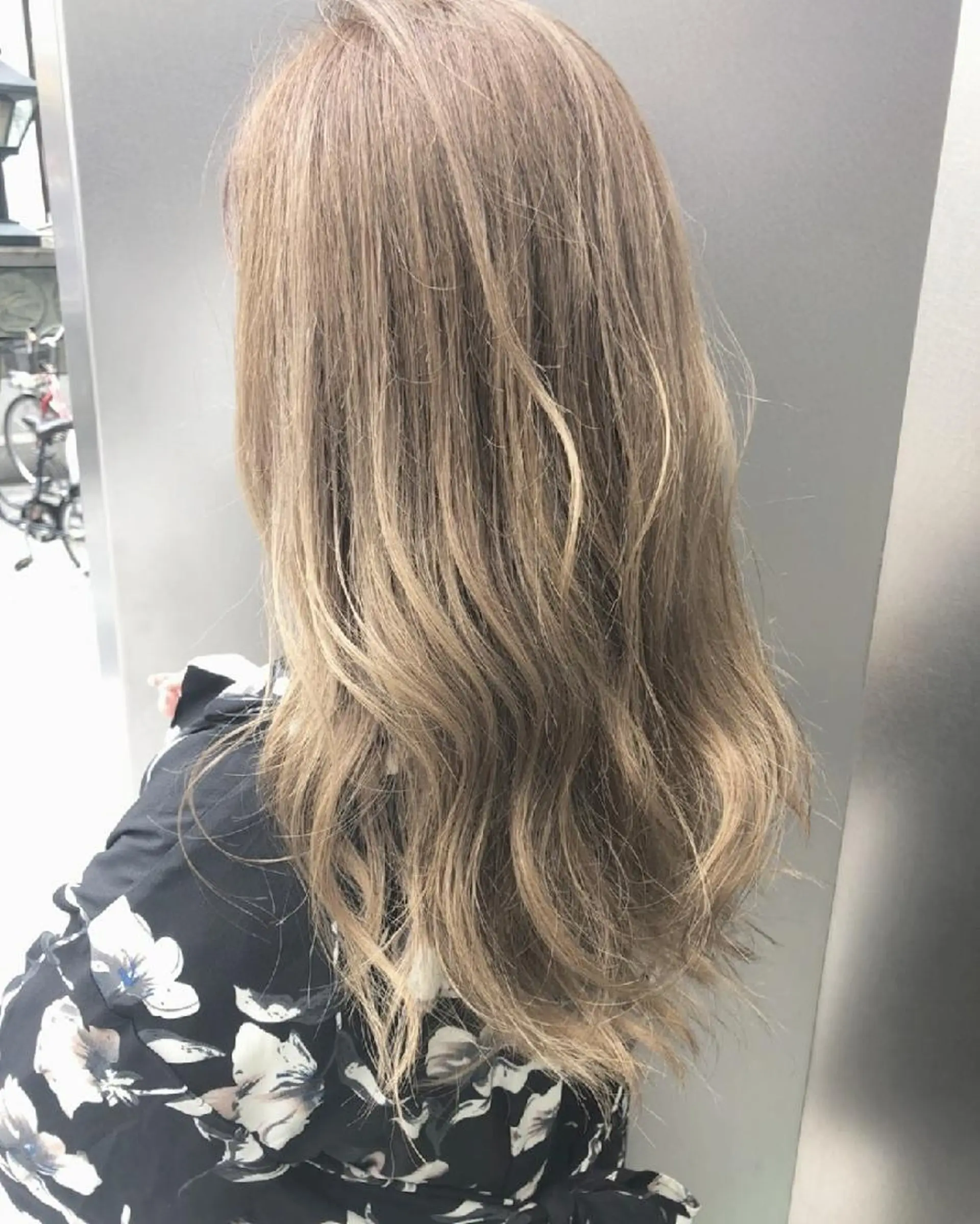 ロング カラー ベージュカラー ブリーチ フォギーベージュ 外国人風カラー 竹内啓太 ボブのヘアスタイル