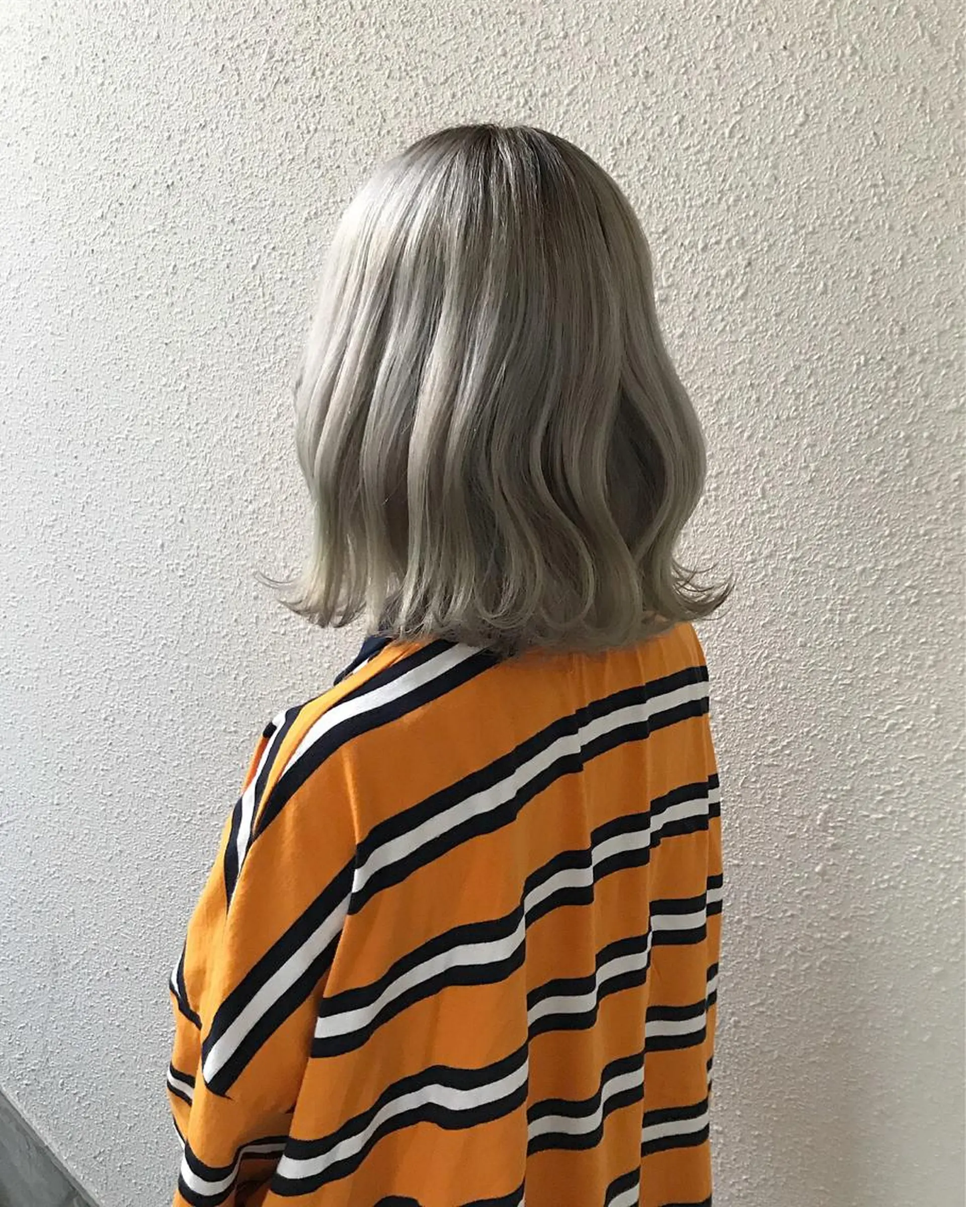 ショート カラー ブリーチ シルバー インナーカラー/天神 ブリーチ/吉田のヘアスタイル