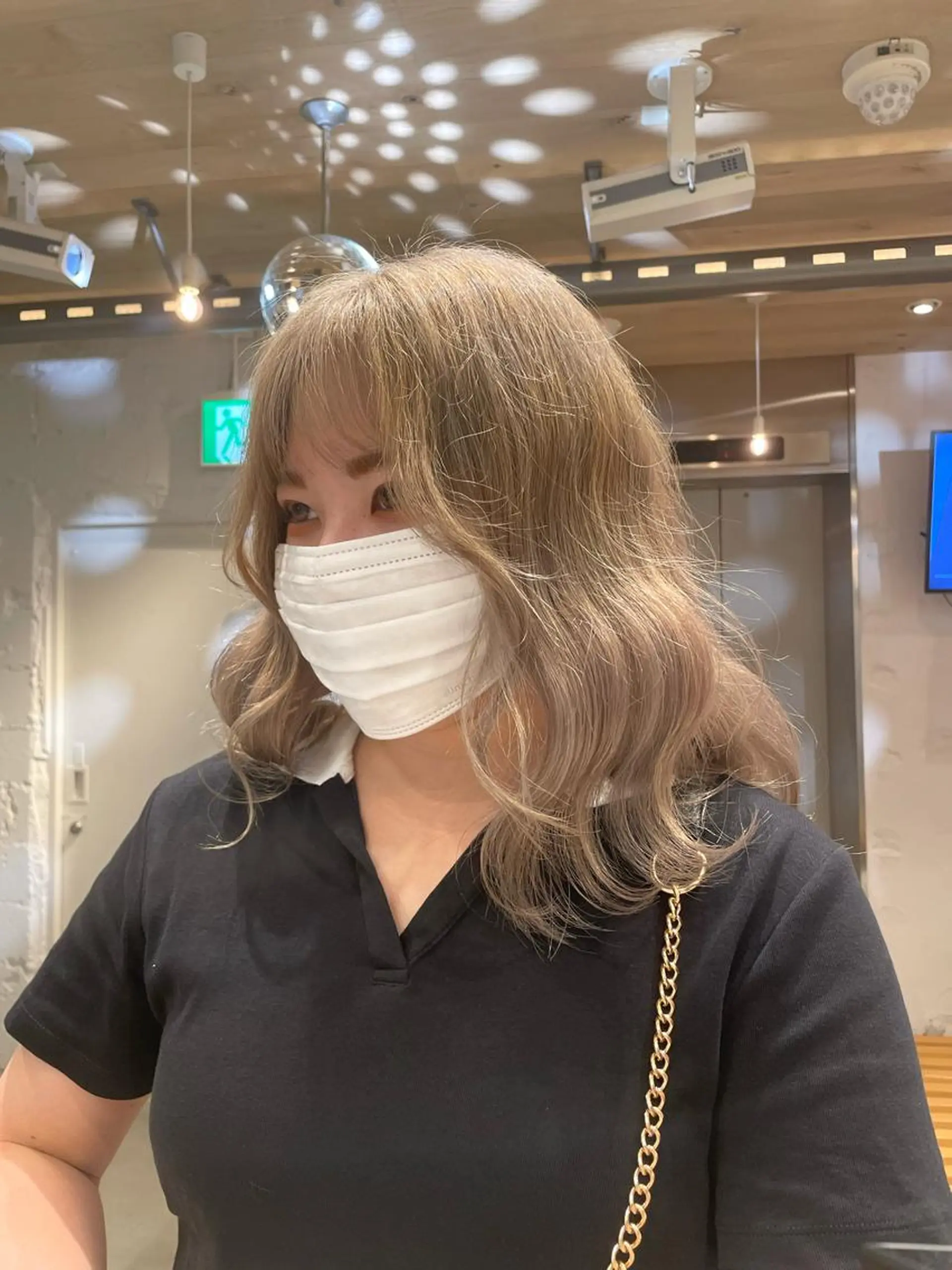 セミロング カラー 艶ハイトーン👑♡ NATSUKIのヘアスタイル