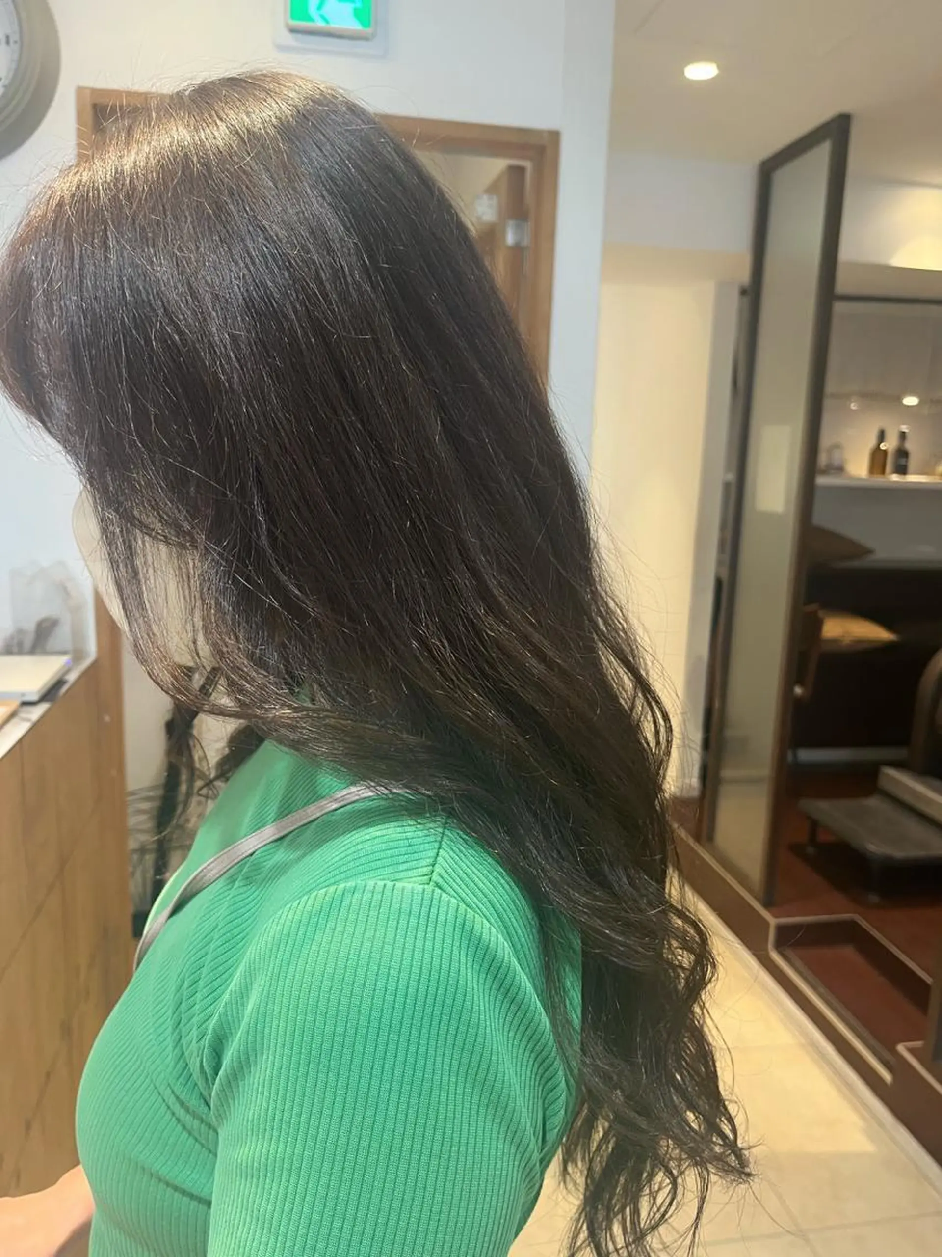 カラー 安達 葵のヘアスタイル