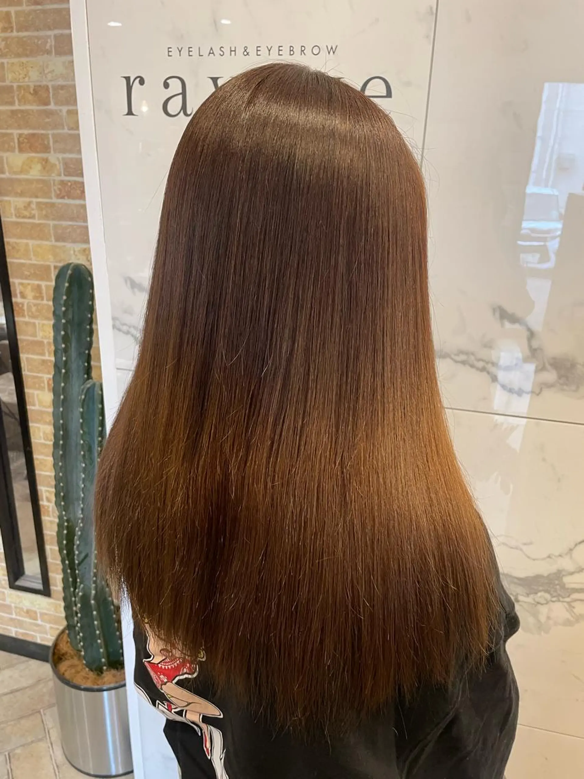 ロング カラー 岡村 真子のヘアスタイル