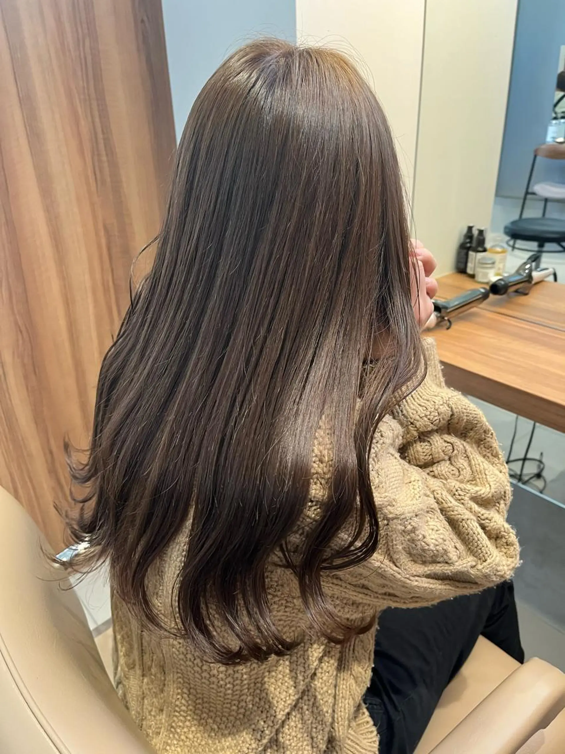 ロング カラー 髪質改善 ブリーチなし 寒色カラーのヘアスタイル