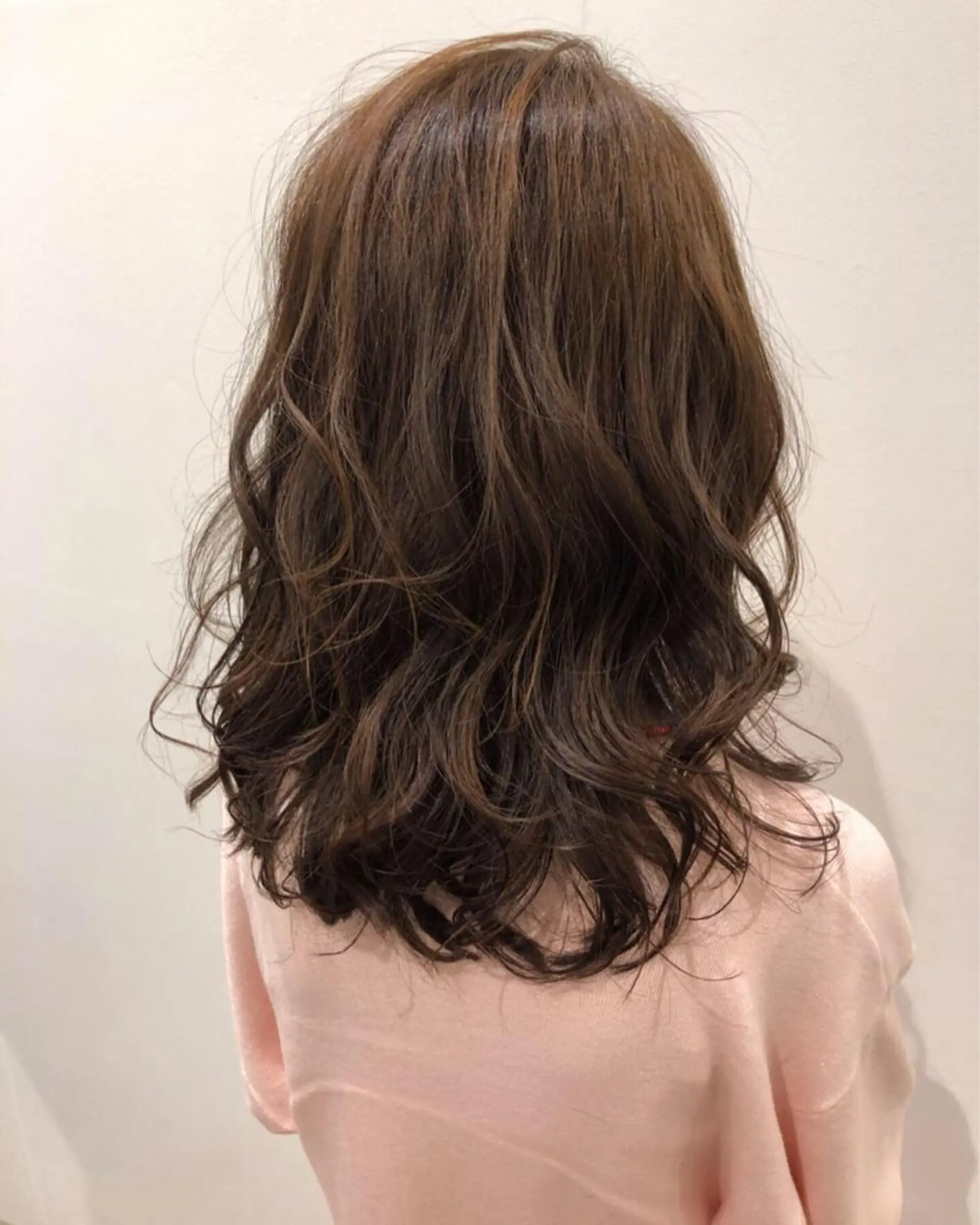 ミディアム 石田 優菜のヘアスタイル