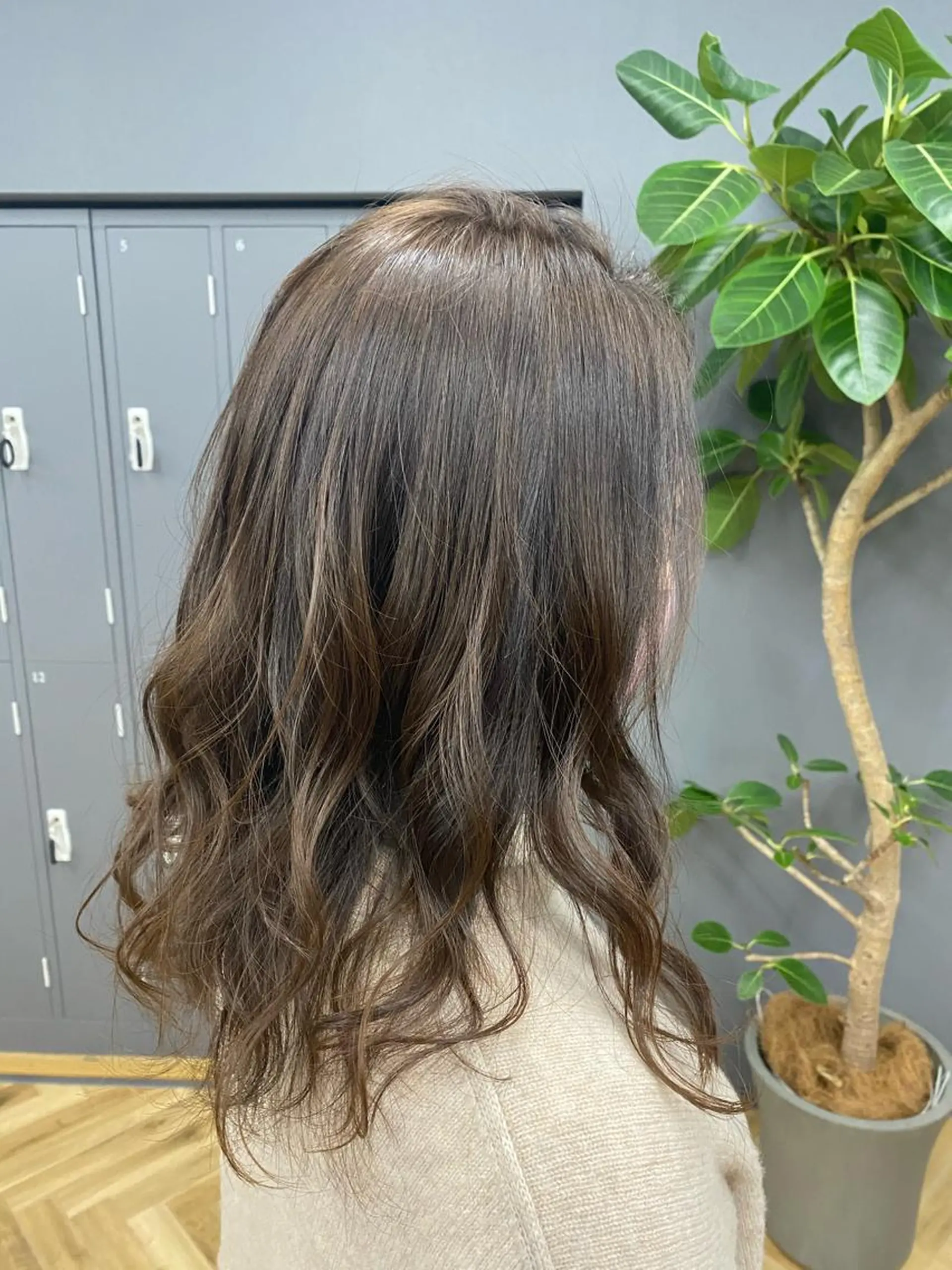 ミディアム アッシュ 🫧ふじたまゆ🫧 レイヤーカット✂︎のヘアスタイル
